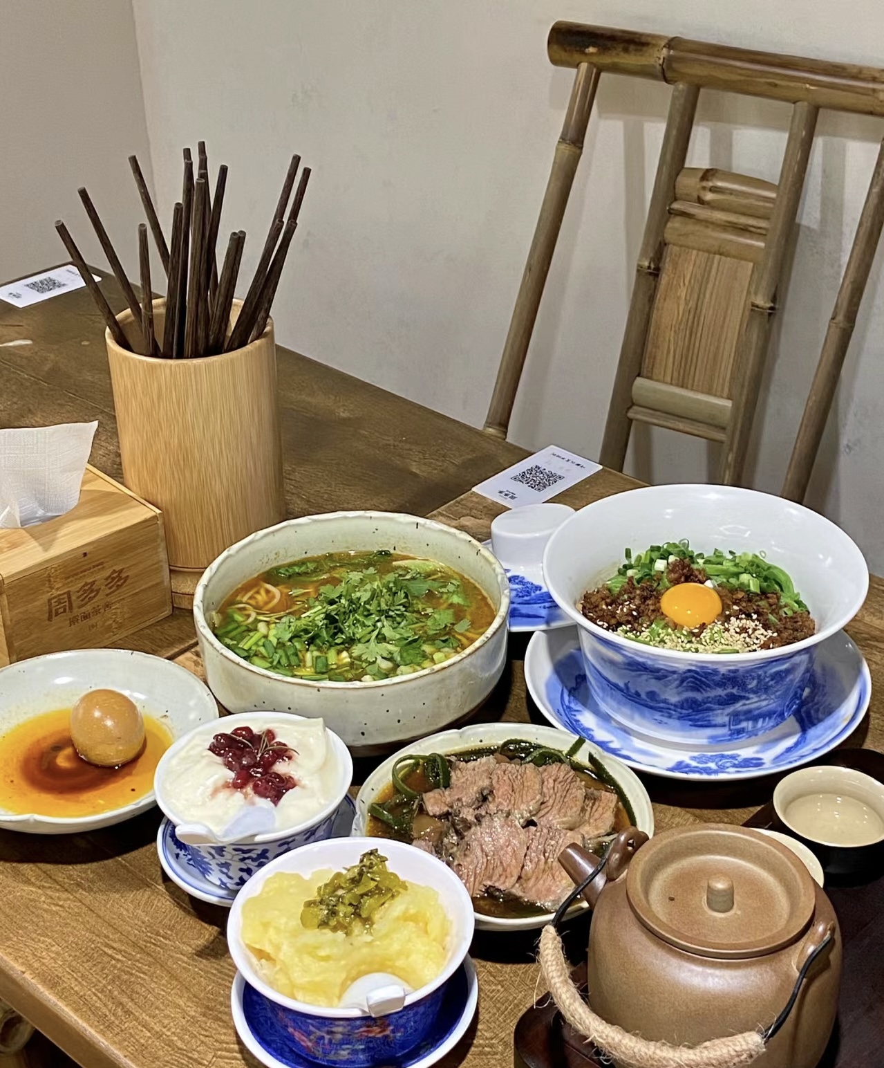 热气腾腾的面馆，为你呈上美味面条。用心烹 配图3