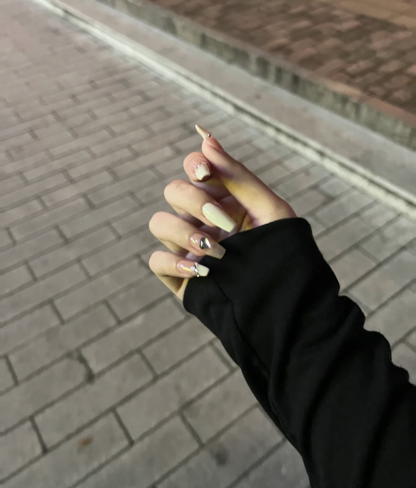 💅白色永远的神🤍 白色美甲真的太好看啦！ 配图2
