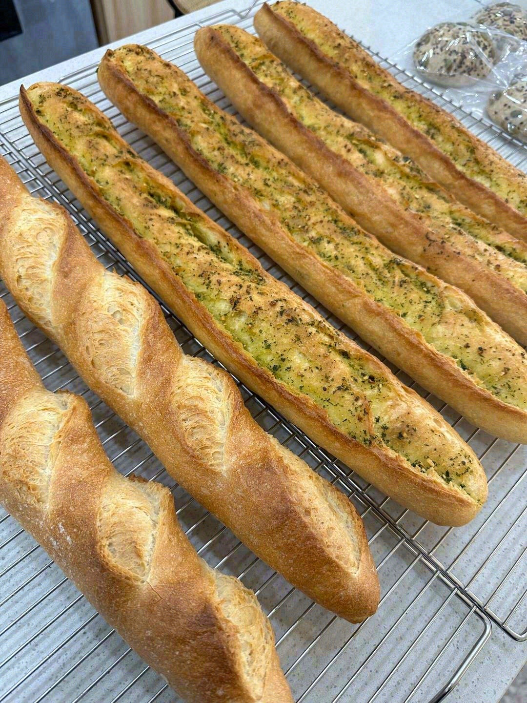☕️法式下午茶不可或缺的蒜香面包🥖。 其 配图1