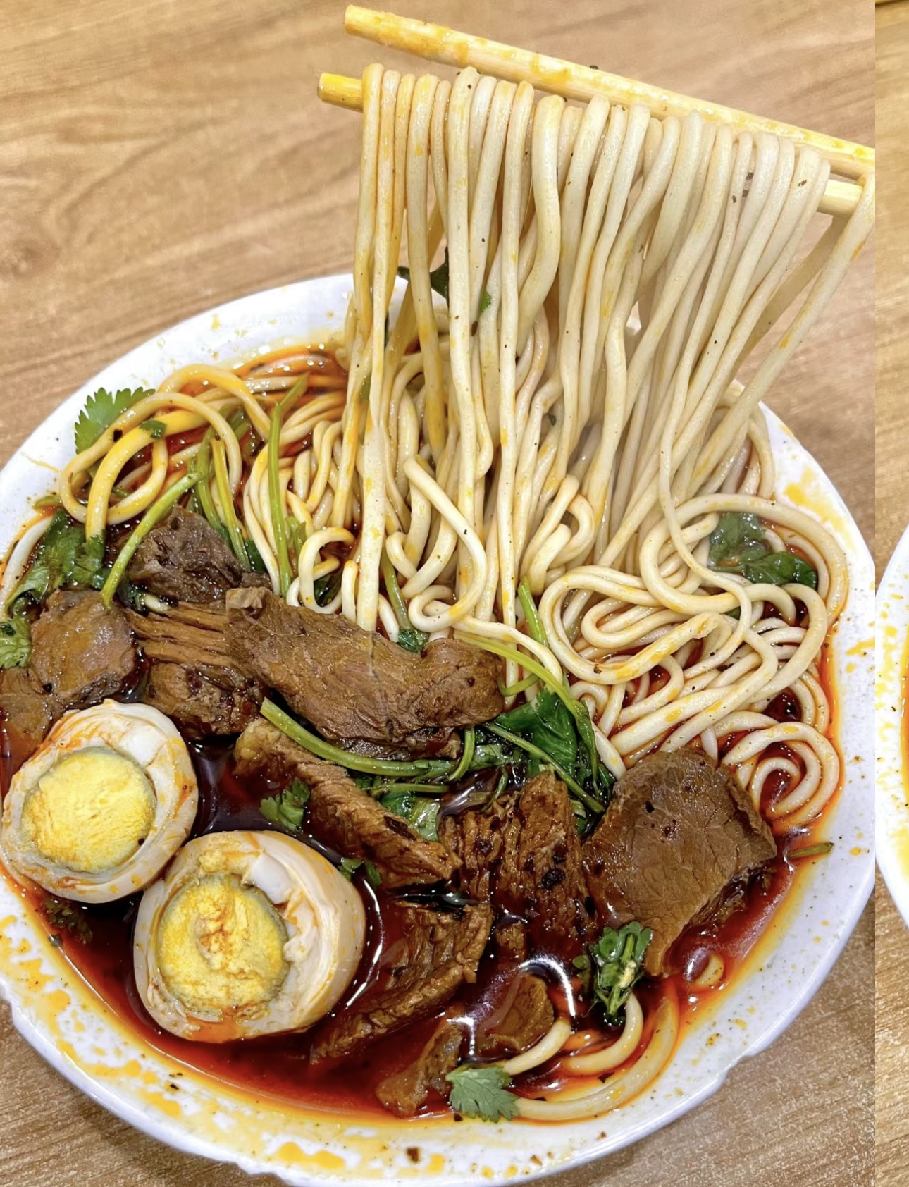 一碗鸡蛋牛肉面，筋道面条与鲜嫩牛肉完美搭 配图3