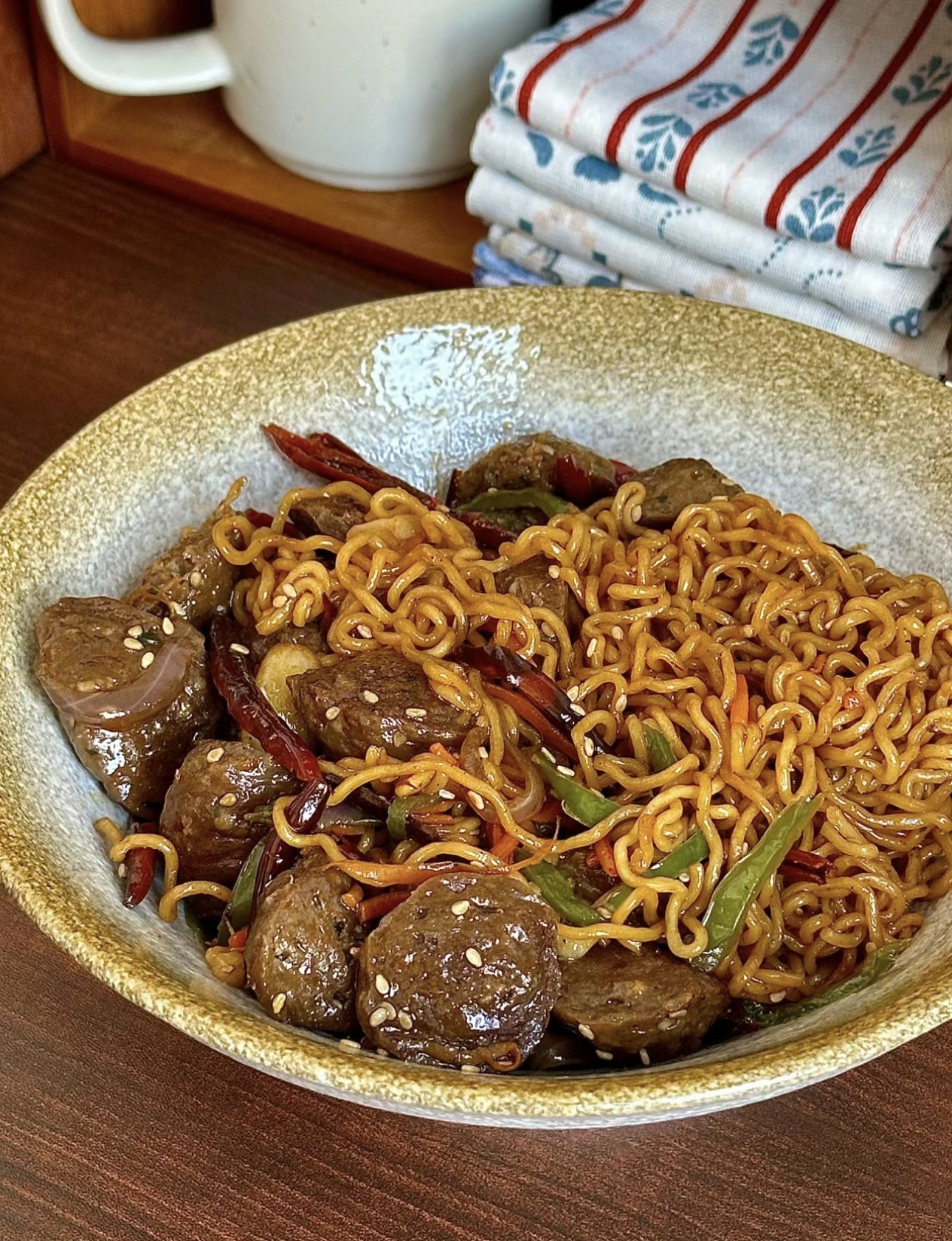 让牛肉丸焖面温暖你的胃。牛肉丸的多汁与面 配图1