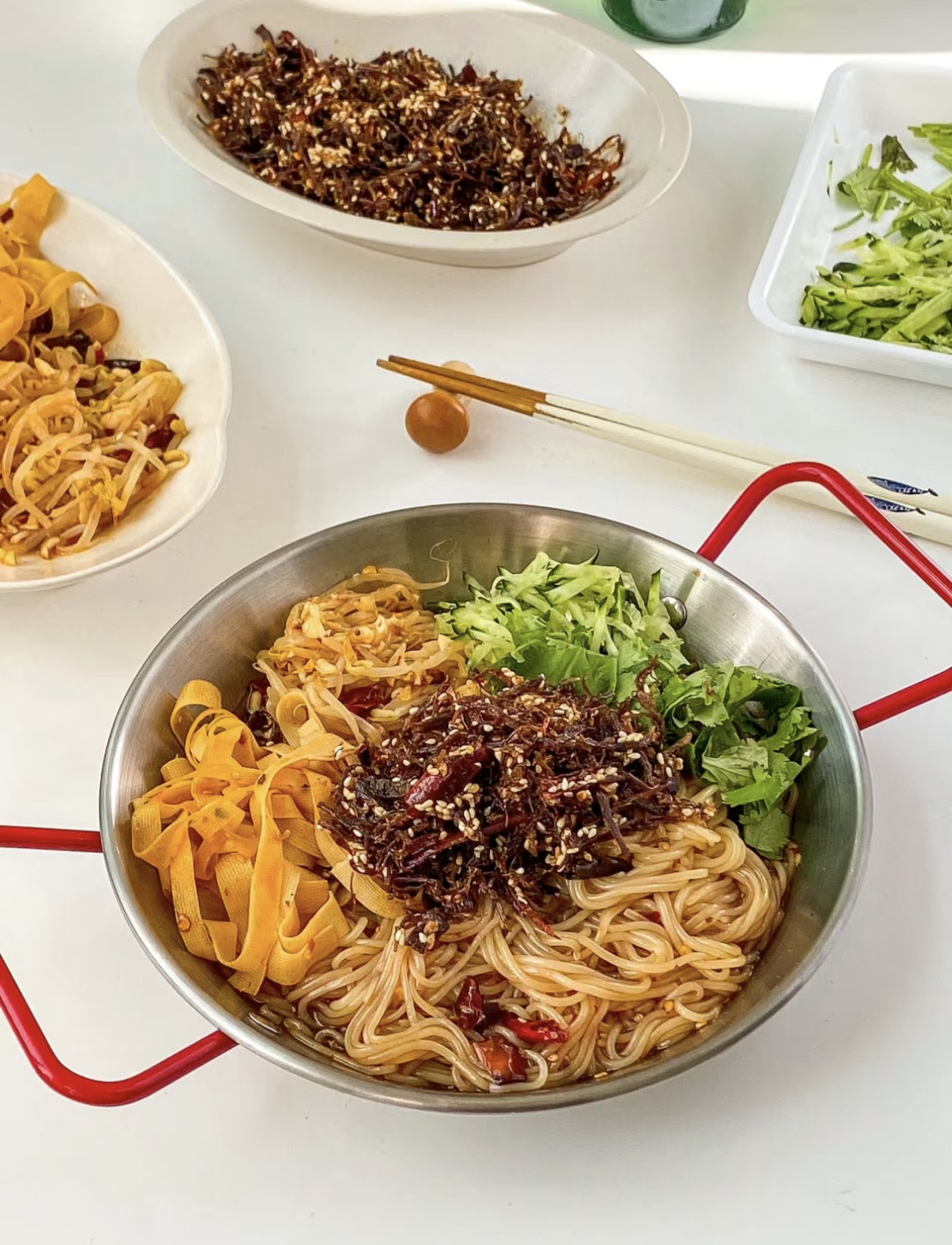 一碗佳木斯冷面，感受那面条的滑溜与汤汁的 配图1