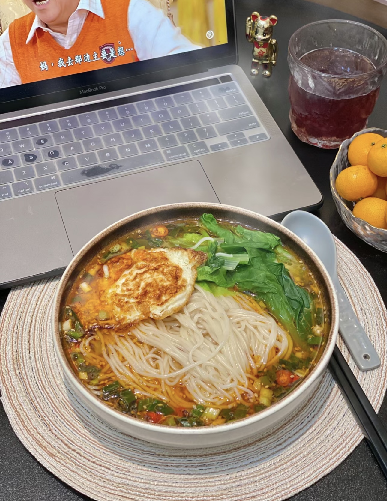 葱花酸辣汤面，看似简单平凡，却蕴含着无尽 配图1