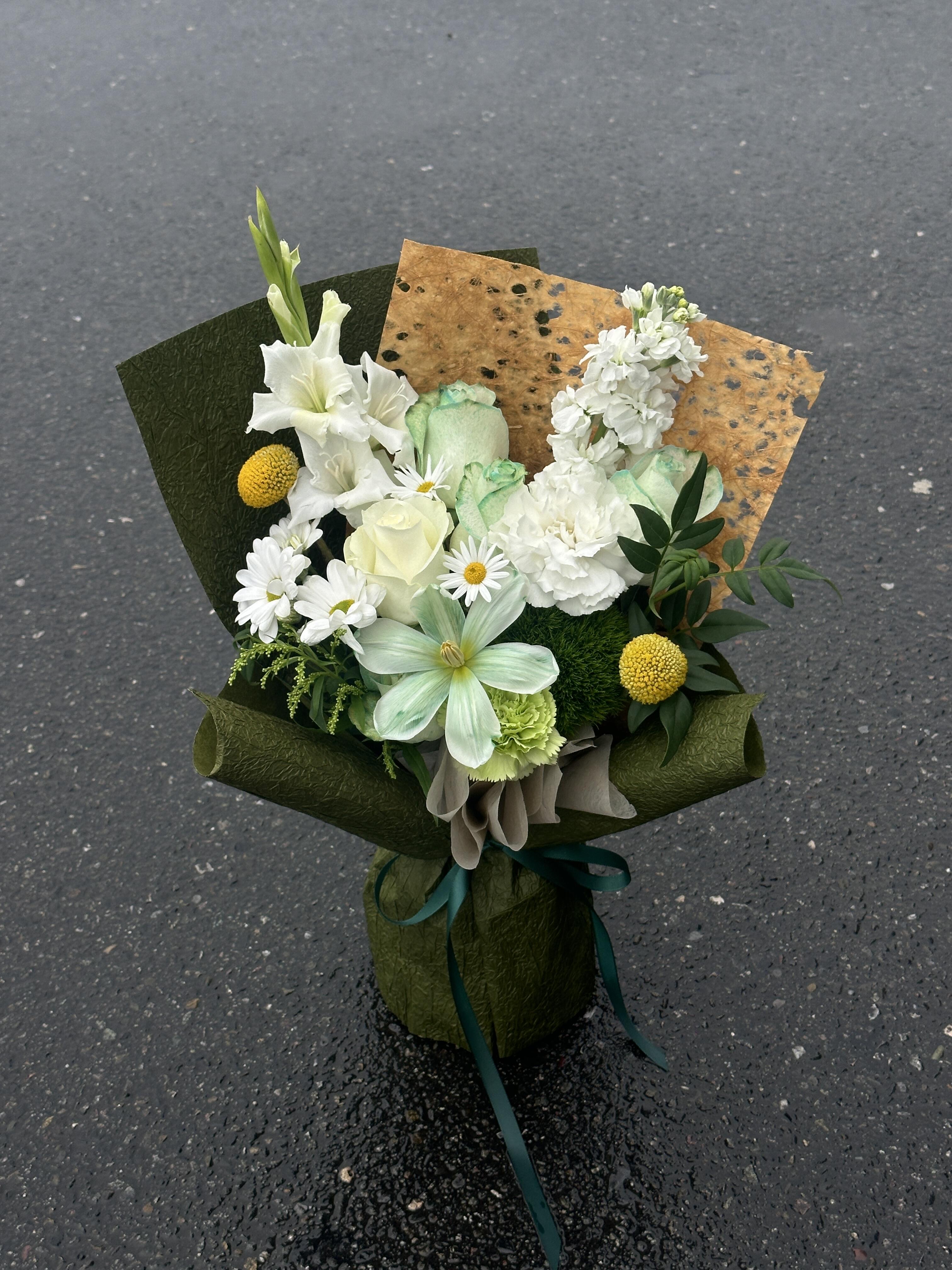 绿色系混搭花束💐 当世界的喧哗🌿渐次沉为 配图2