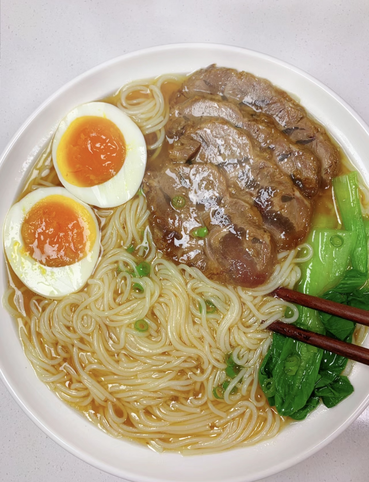 卤牛肉汤面，精心卤制的牛肉切片，铺在筋道 配图3