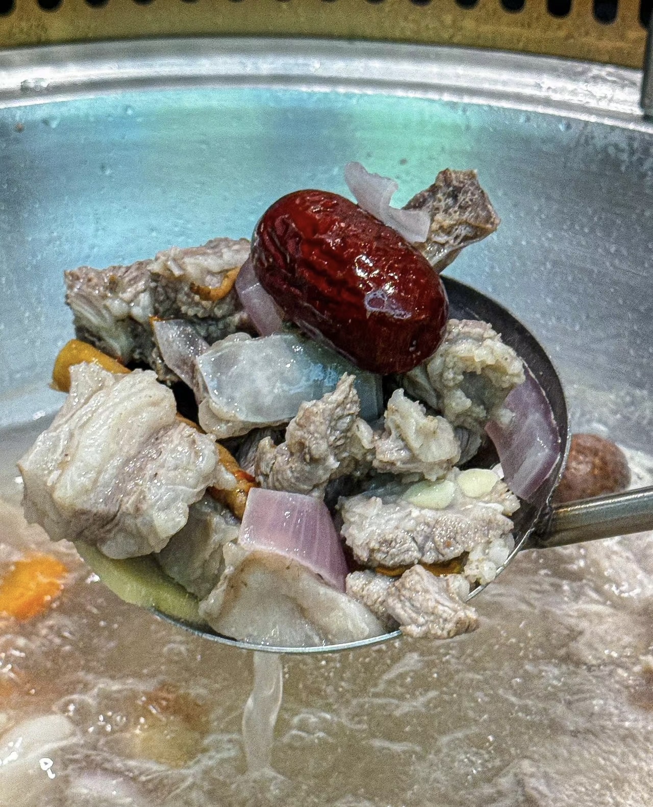 来自科尔沁草原新鲜的羊肉，整羊鲜切，可以 配图1