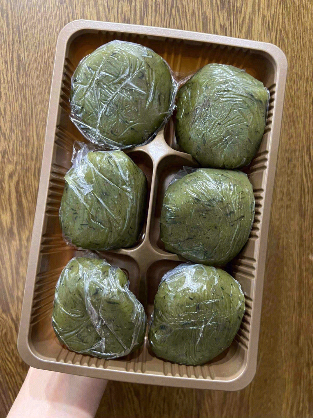 🌿时逢早春和家人外出踏春，带上几盒青团🥡 配图2