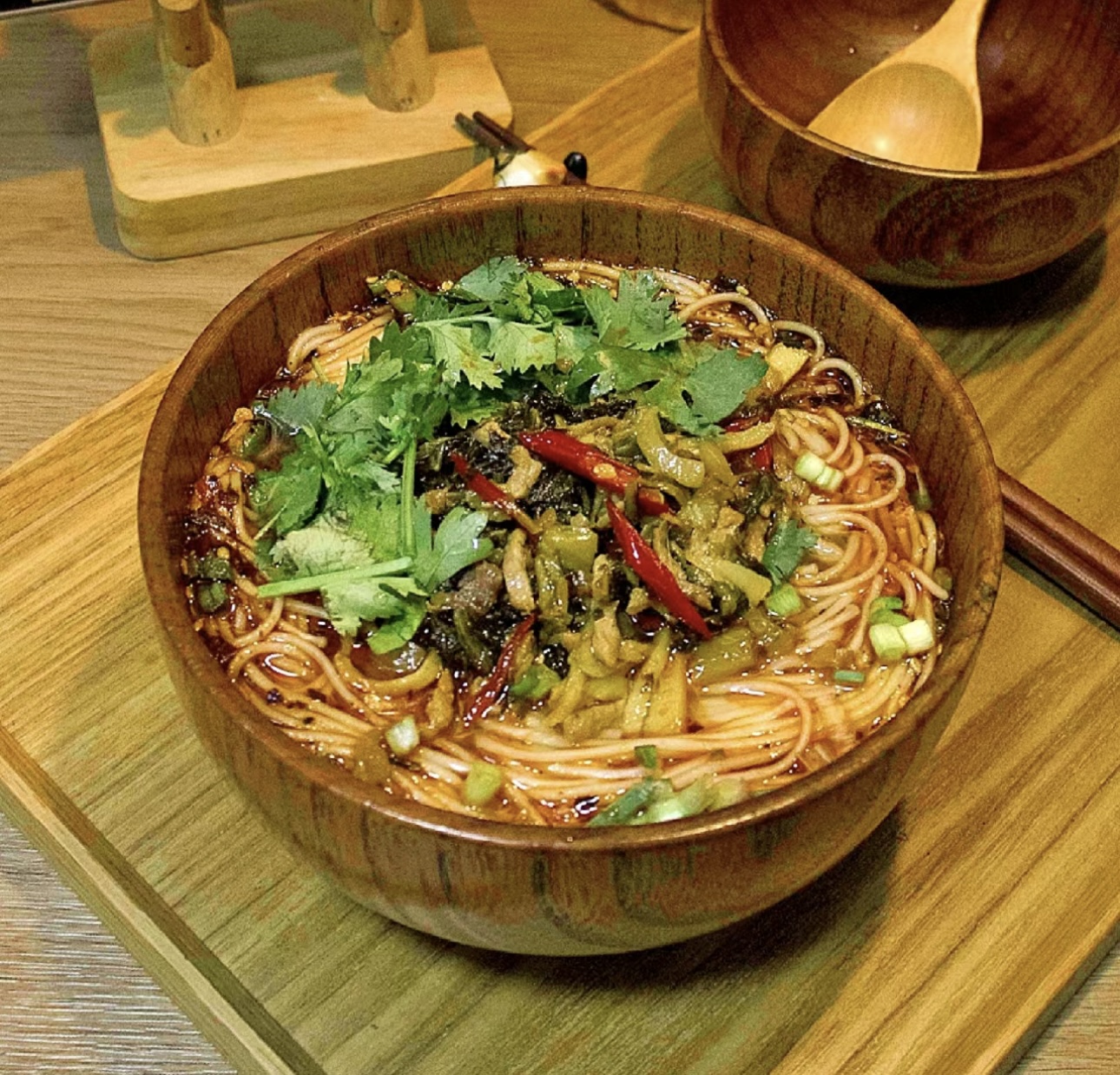 酸菜面，酸爽可口！酸菜的独特风味融入面条 配图1