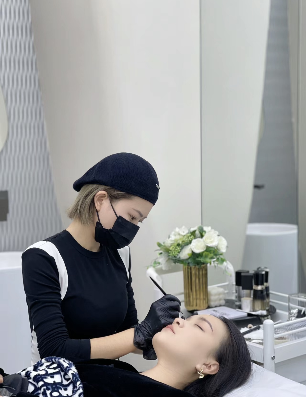 想要时刻拥有完美眉形？纹眉为你实现。细腻 配图1