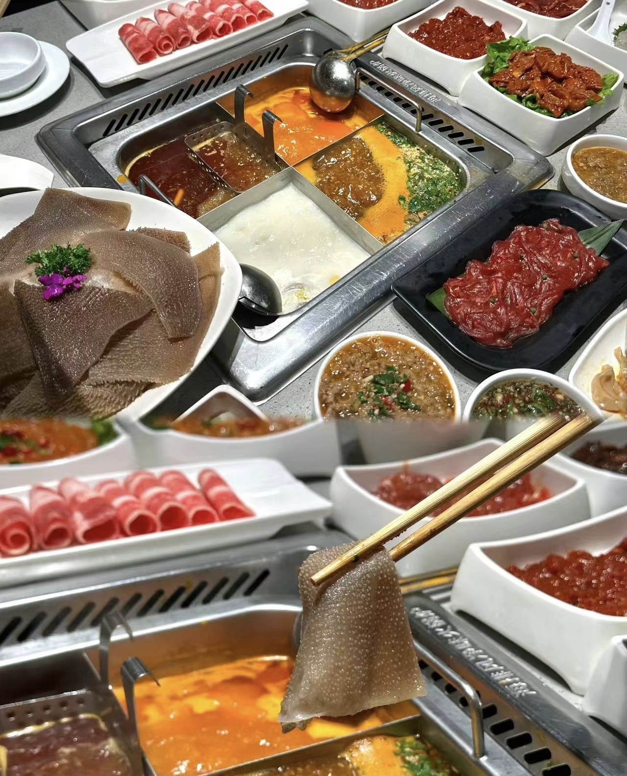 高级火锅店，美食与优雅并存，犹如一首美食 配图1