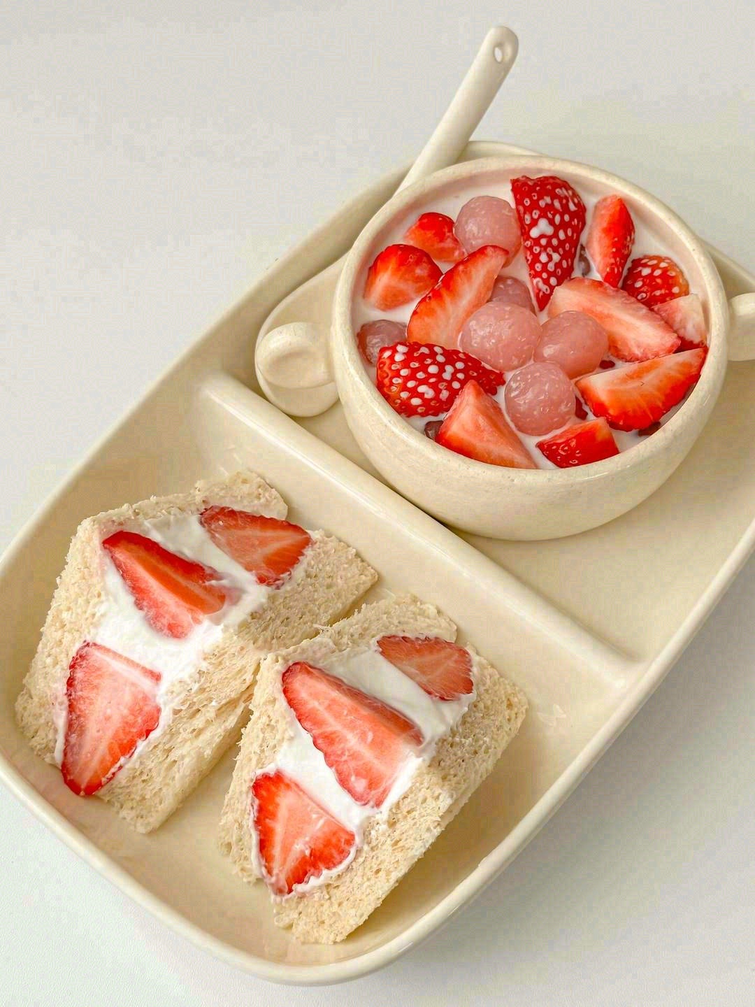 🍰把草莓奶油三明治吃进嘴的那一刻😋，是无 配图1