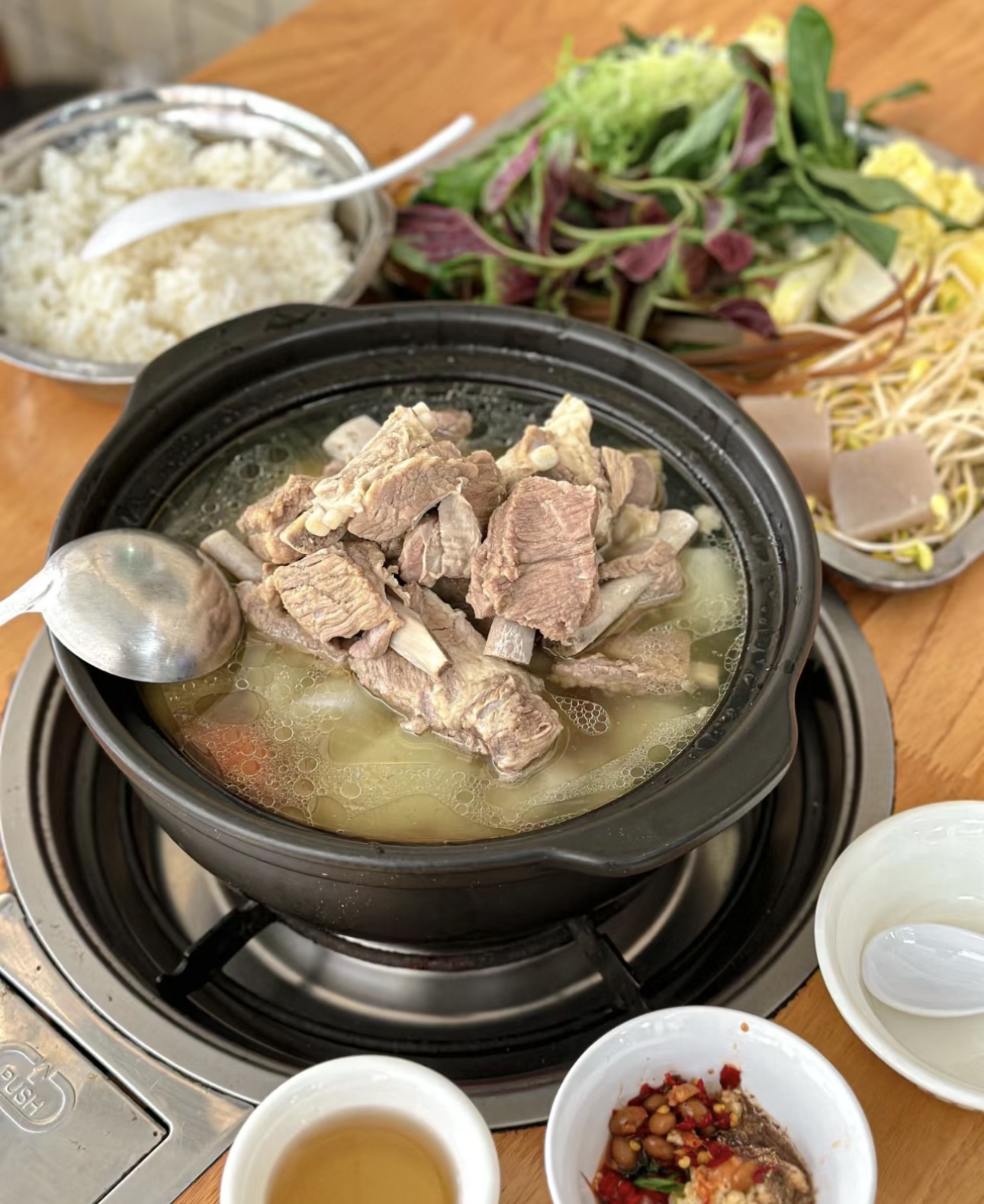 山药排骨火锅，是温暖与美味的完美融合。精 配图1