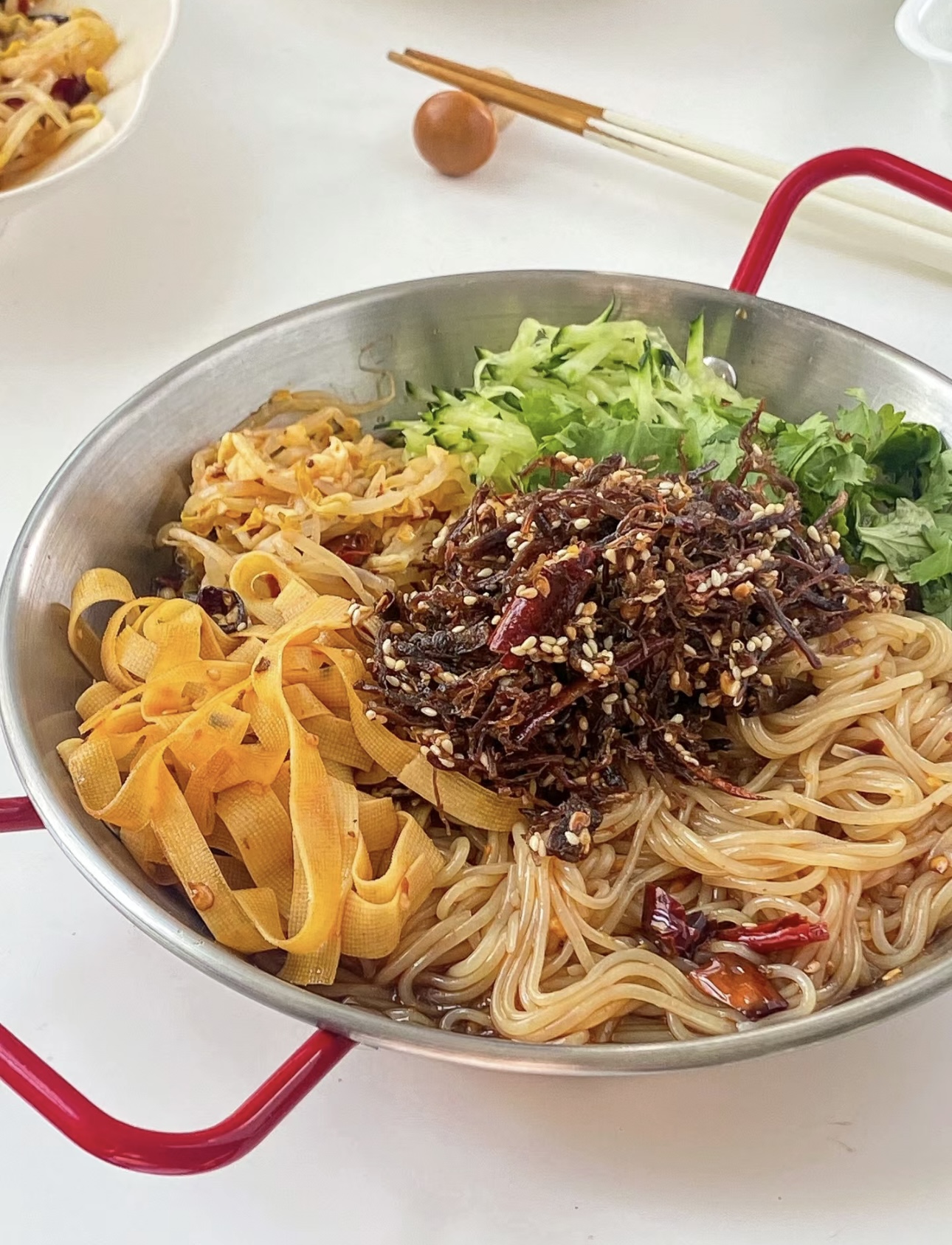 一碗佳木斯冷面，感受那面条的滑溜与汤汁的 配图2