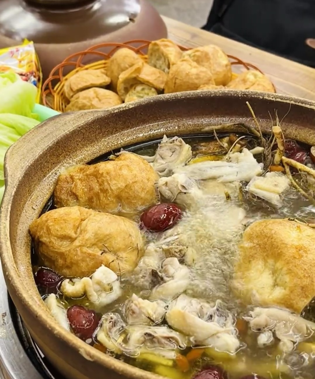 特色五指毛桃汤底！吃鸡煲当然要有一口靓汤 配图2