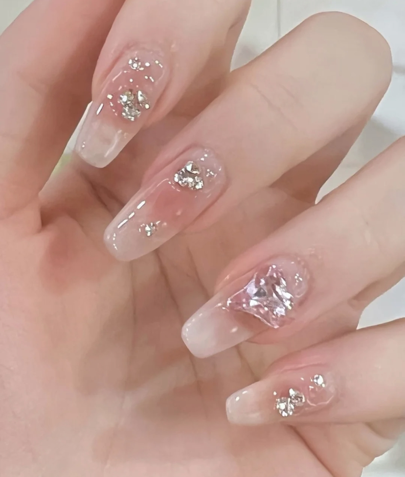 任何人不尝试这个美甲💅 我都会很伤心的O 配图1