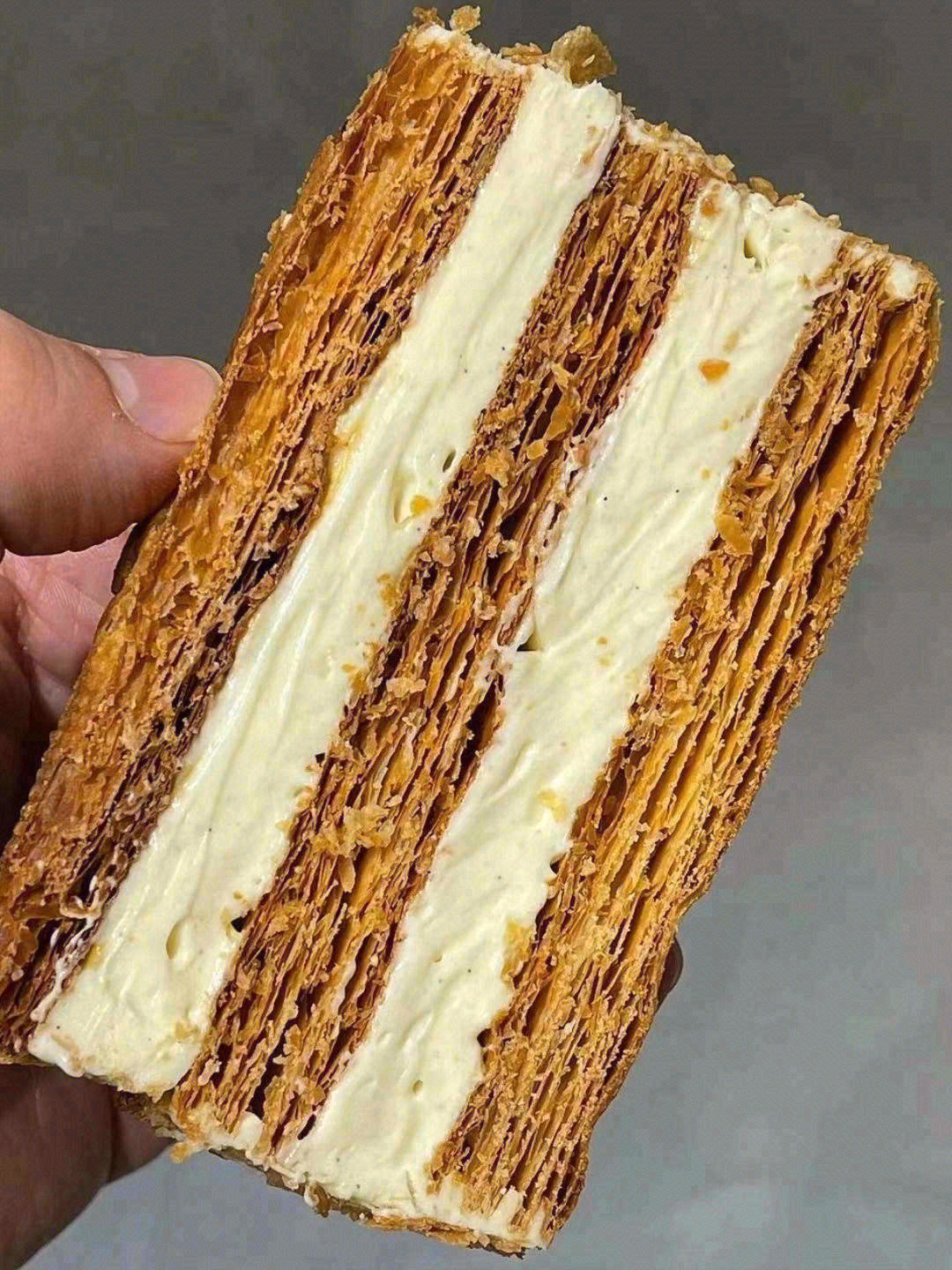 拿破仑蛋糕法文名为Mille-feuil