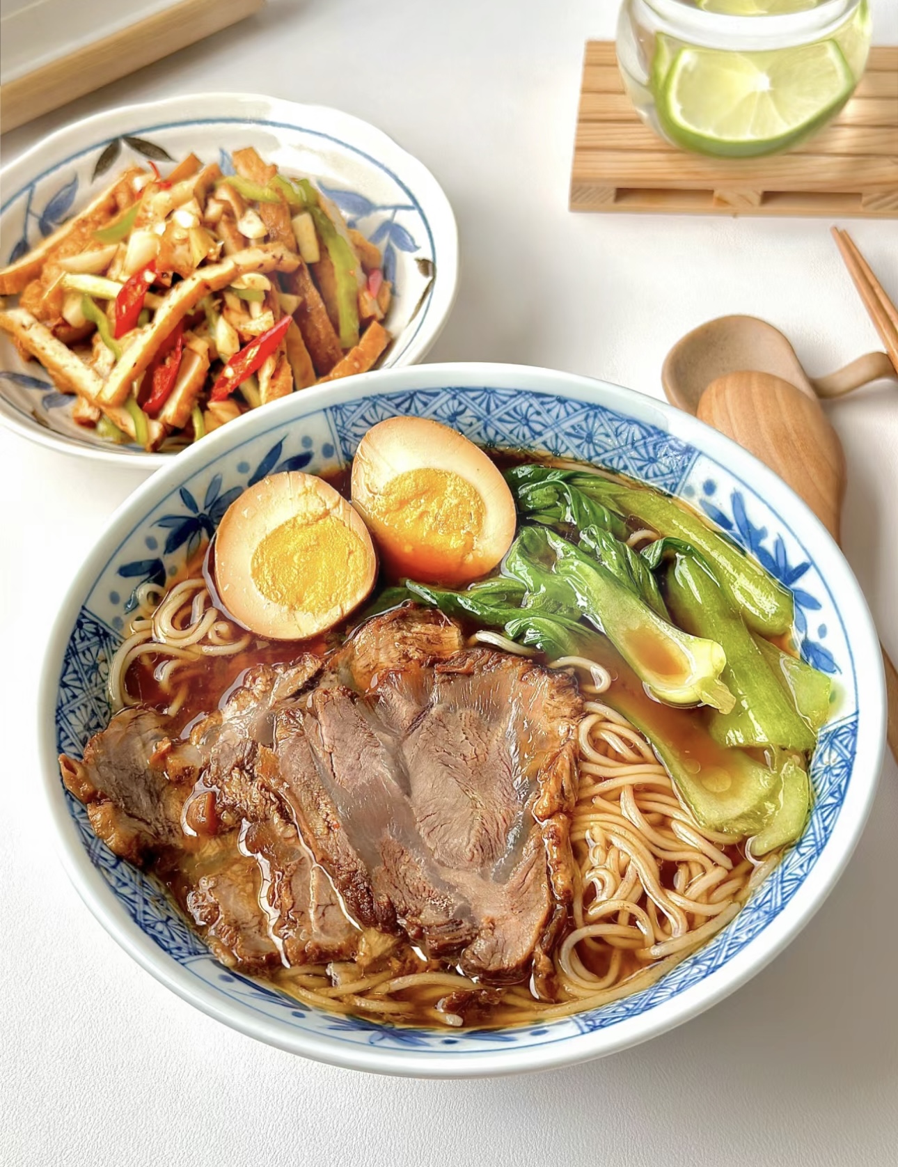 来一碗酱牛肉拉面吧！拉面的灵动与酱牛肉的 配图1