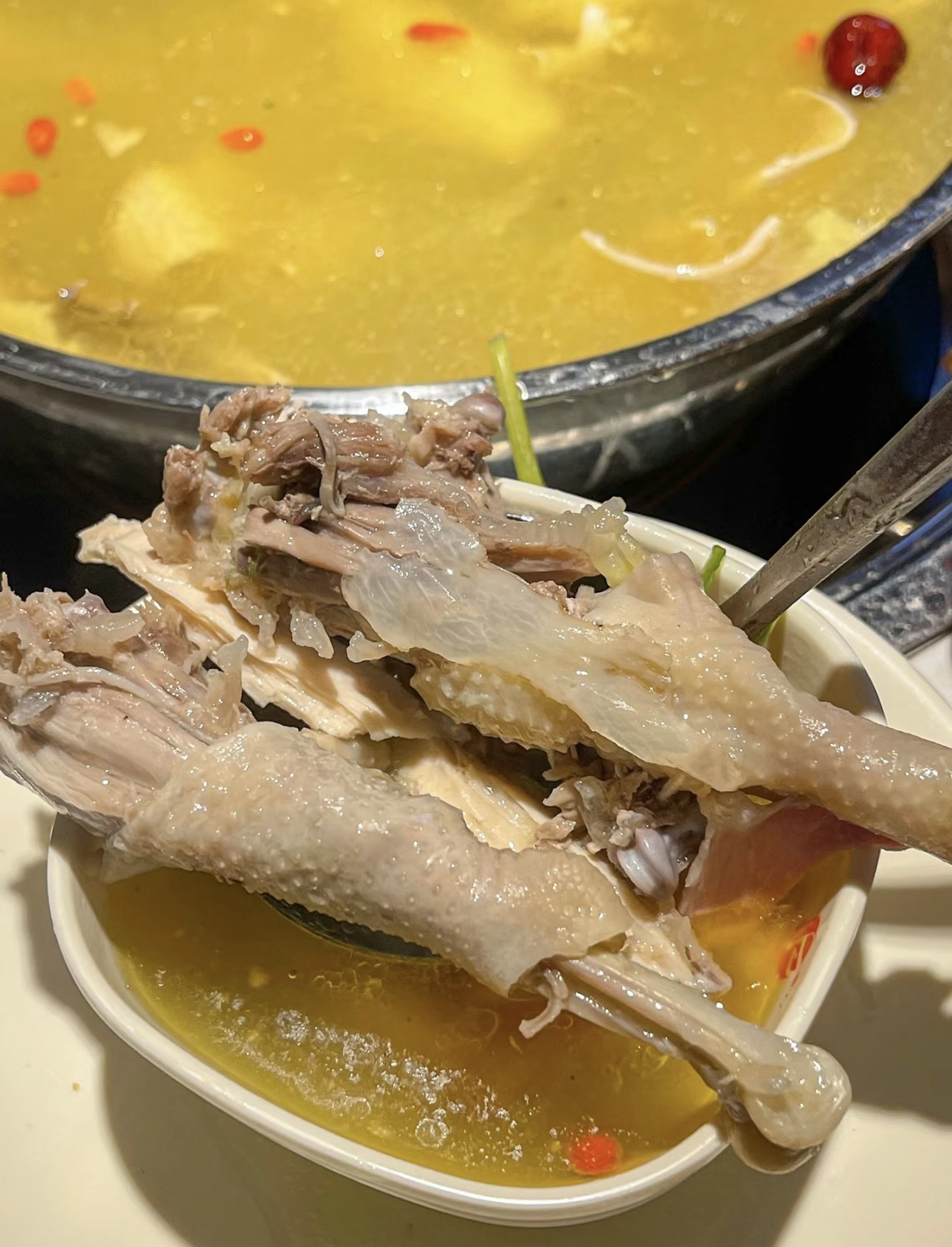 天麻火腿鸡火锅，独特风味令人难忘。天麻的 配图2