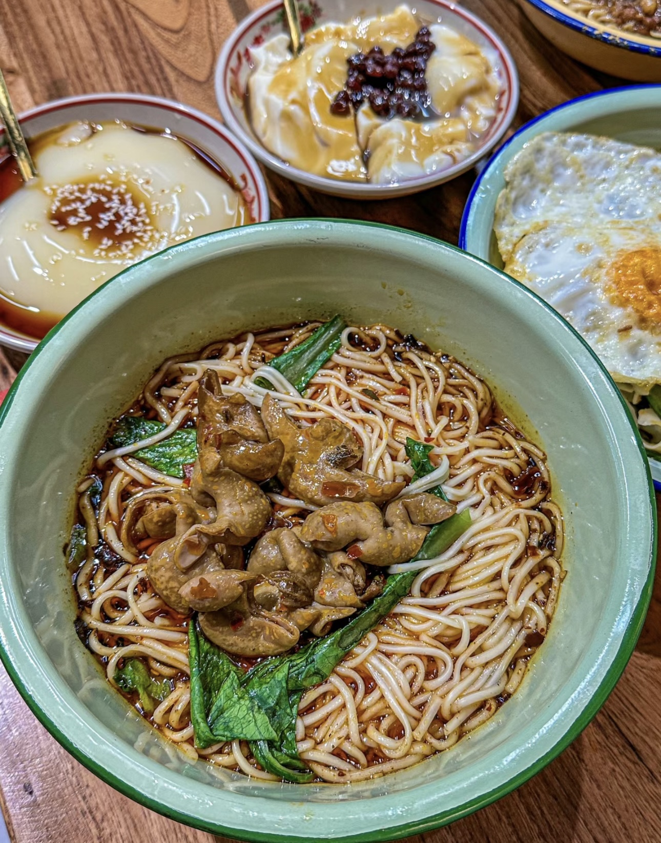 重庆面，麻辣鲜香滋味全，面条劲道口感佳。 配图2