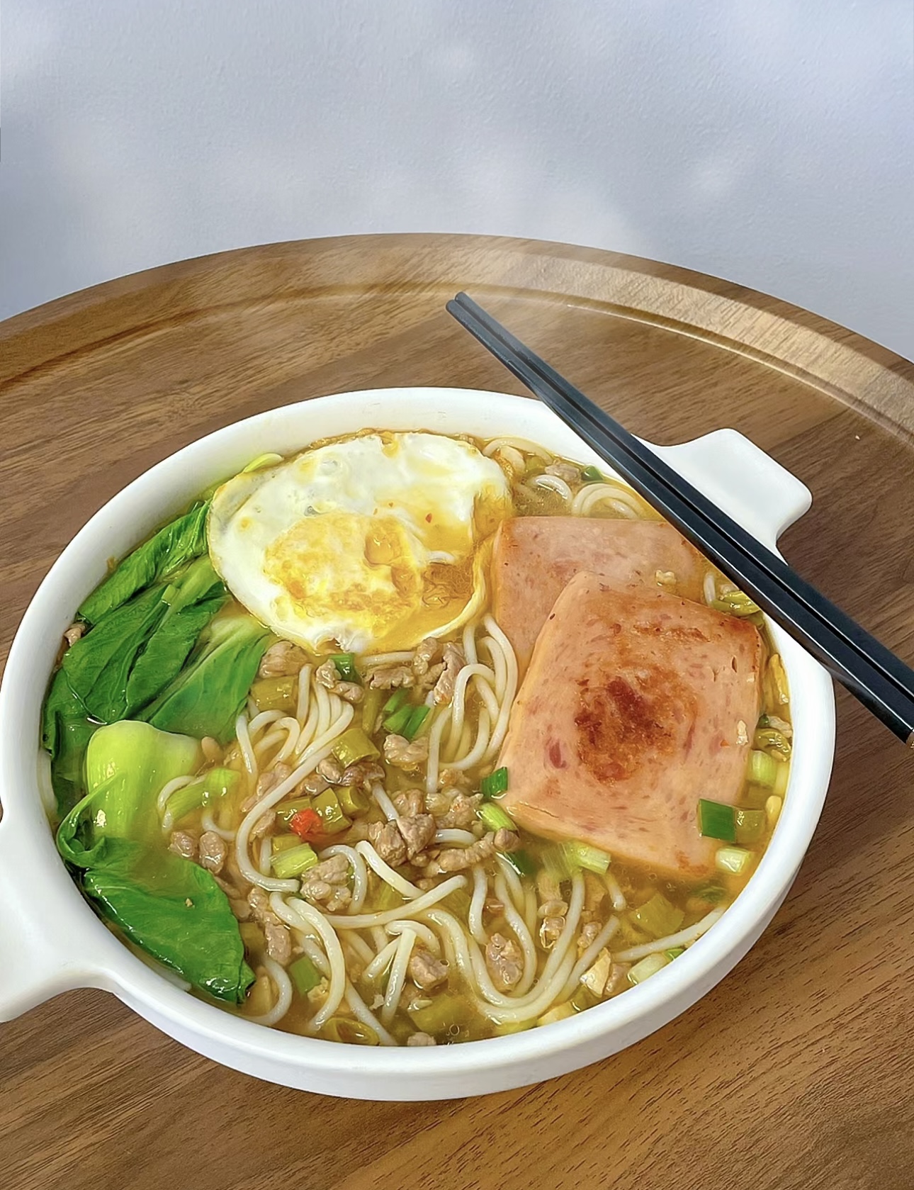 细腻的米粉，在香浓的肉末汤中欢快舞动，每 配图2