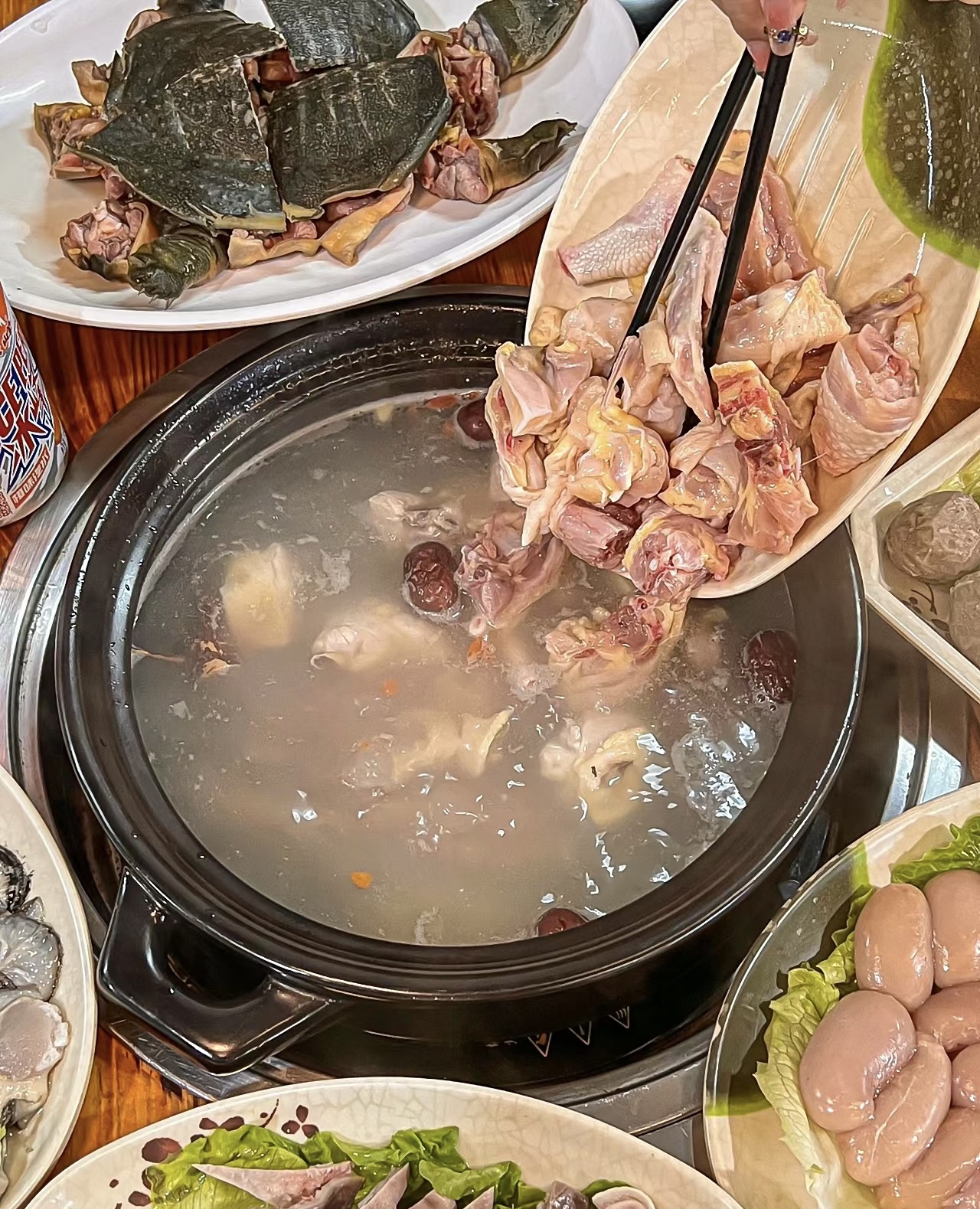 生蚝鸡肉火锅都是新鲜食材，生蚝鸡汤鲜到掉 配图3