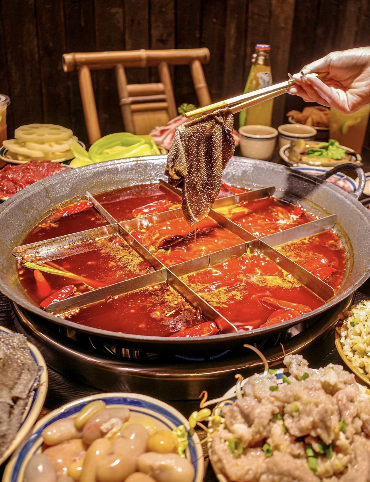 九宫格火锅，九个格子九种快乐。一格一格涮 配图3