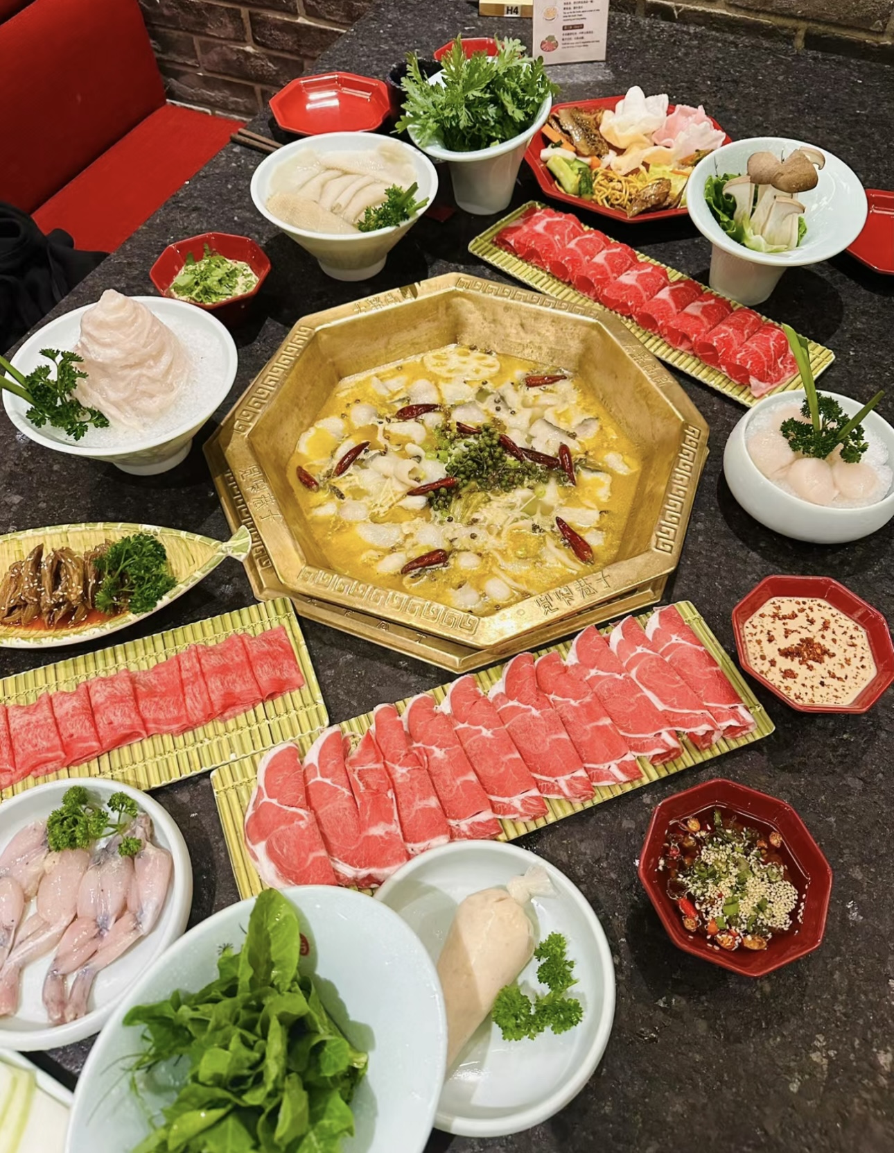 😋酸菜鱼火锅，舌尖上的酸爽诱惑！ 🐟 滑 配图1