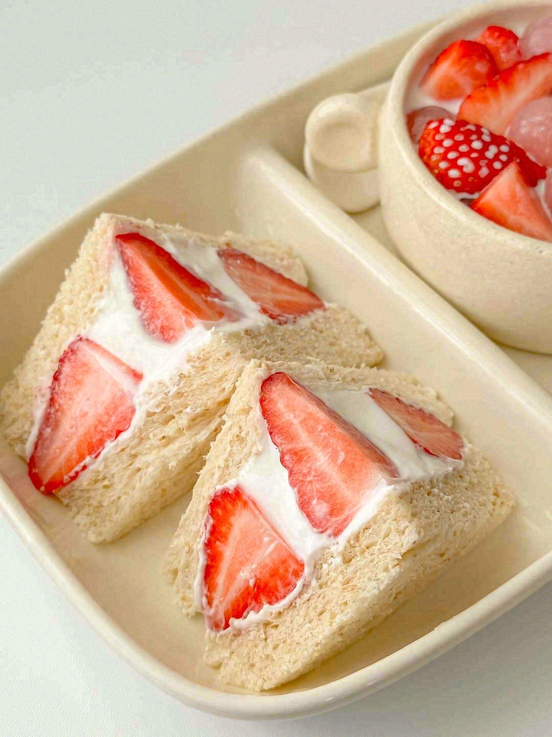 🍰把草莓奶油三明治吃进嘴的那一刻😋，是无 配图2