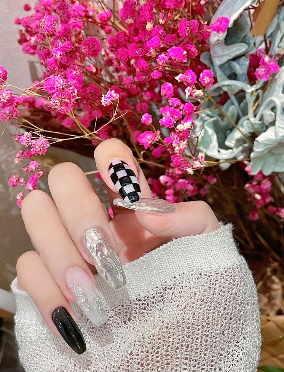高级辣妹美甲🤍🖤 鸳鸯镜面棋盘格美甲 黑 配图1