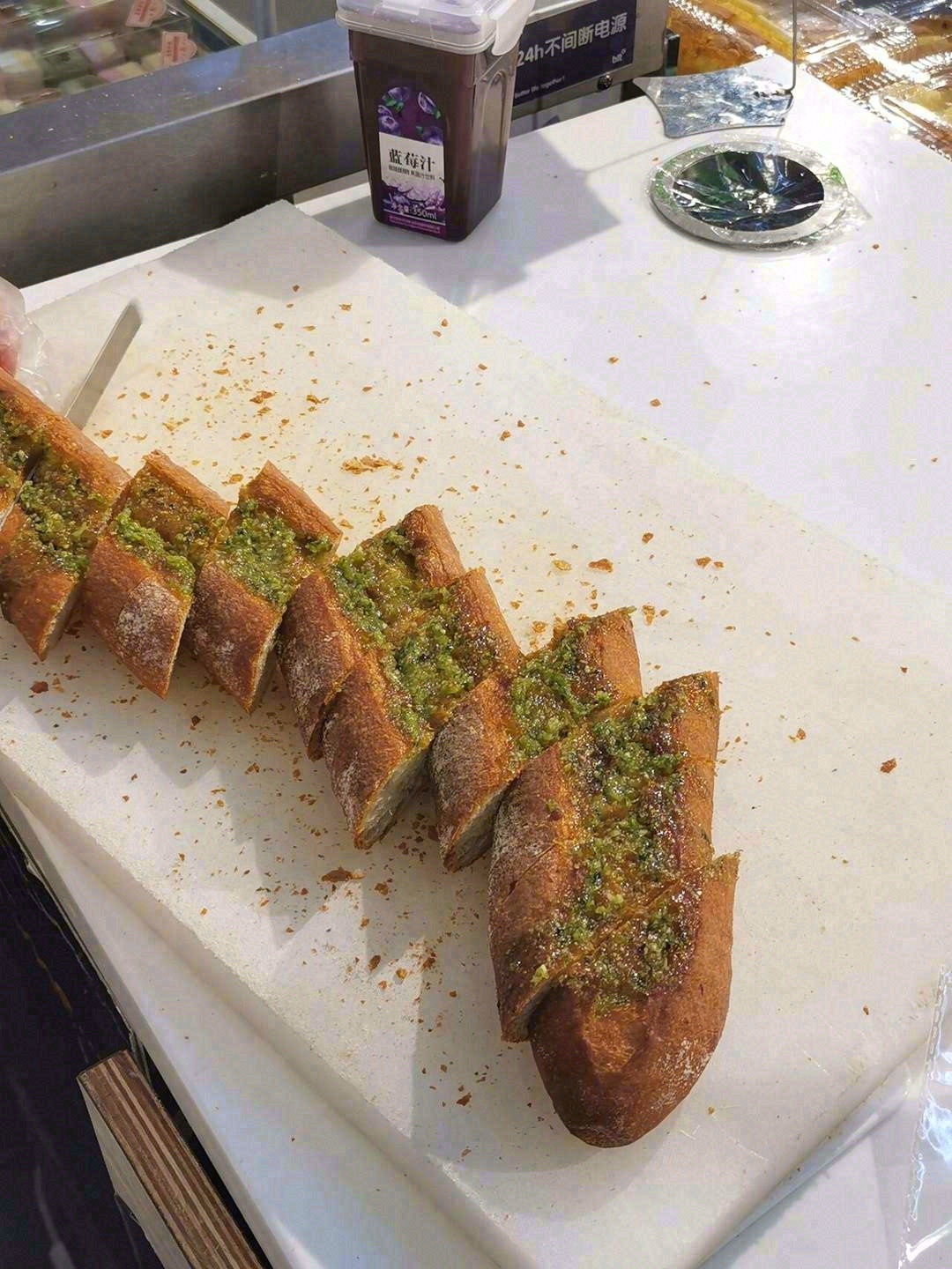 🔥刚烤出的法棍是香香脆脆外酥里软的🥖，并 配图1