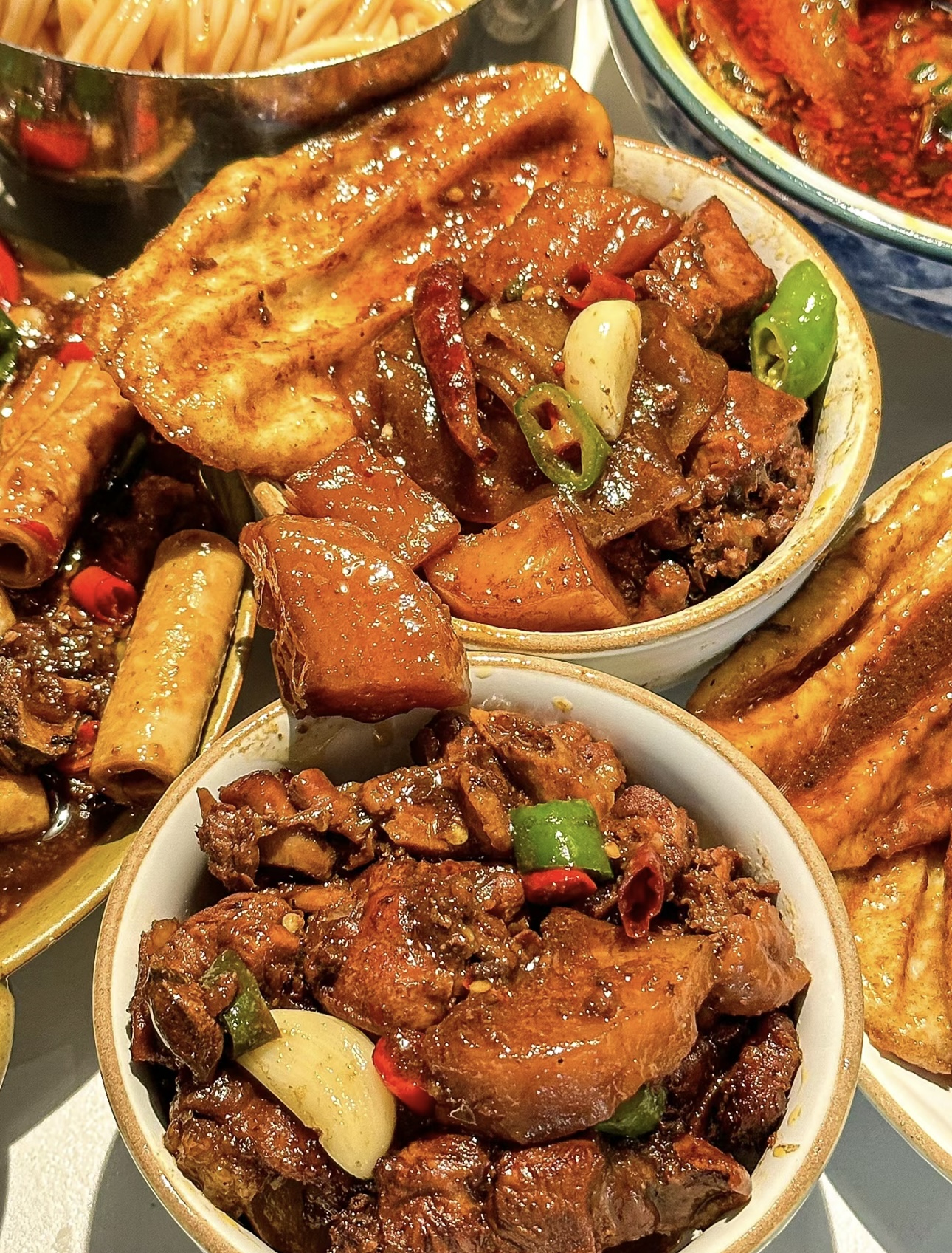 香嫩鸡肉，贴锅面饼。地锅鸡，浓郁汤汁包裹 配图3