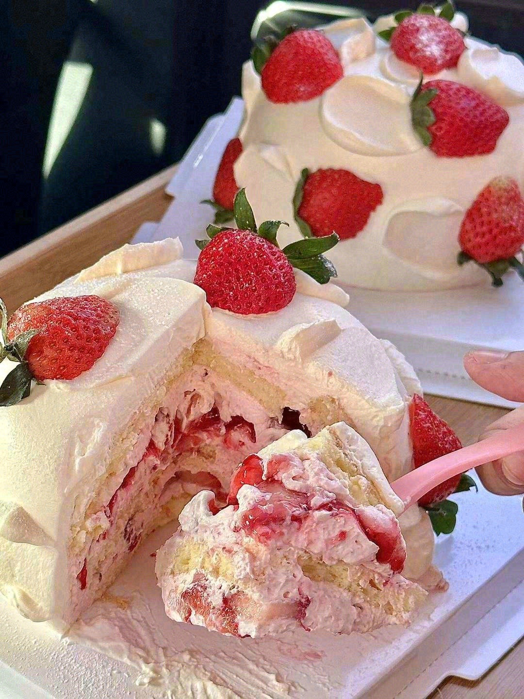 🌈生活需要加点甜，所以蛋糕和草莓更配🍓  配图3