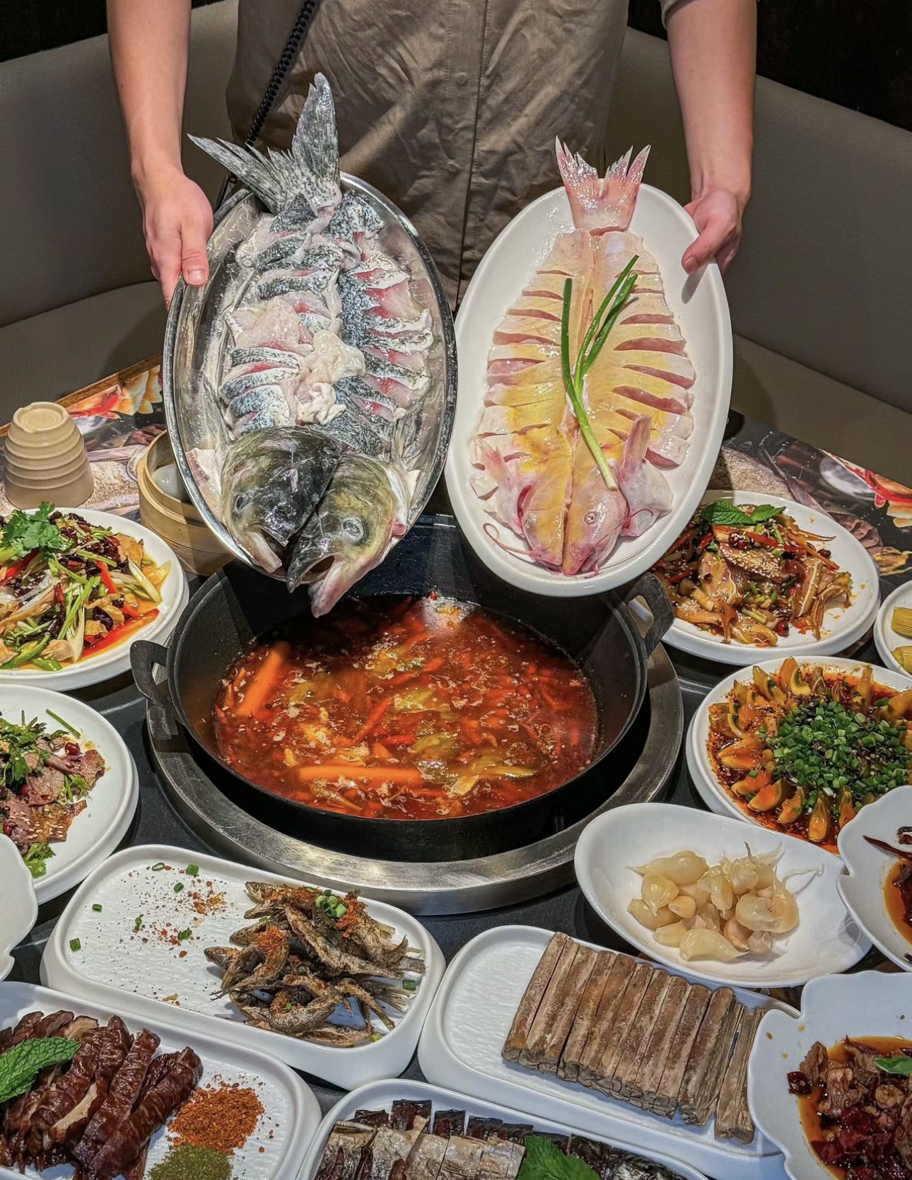 🥘 酸菜鱼火锅，一场舌尖上的盛宴！🎉 🐟 配图1