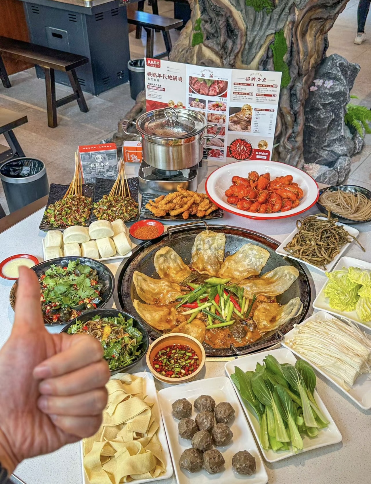 来品尝地锅鸡啦！铁锅炖煮，鸡肉鲜嫩多汁， 配图2