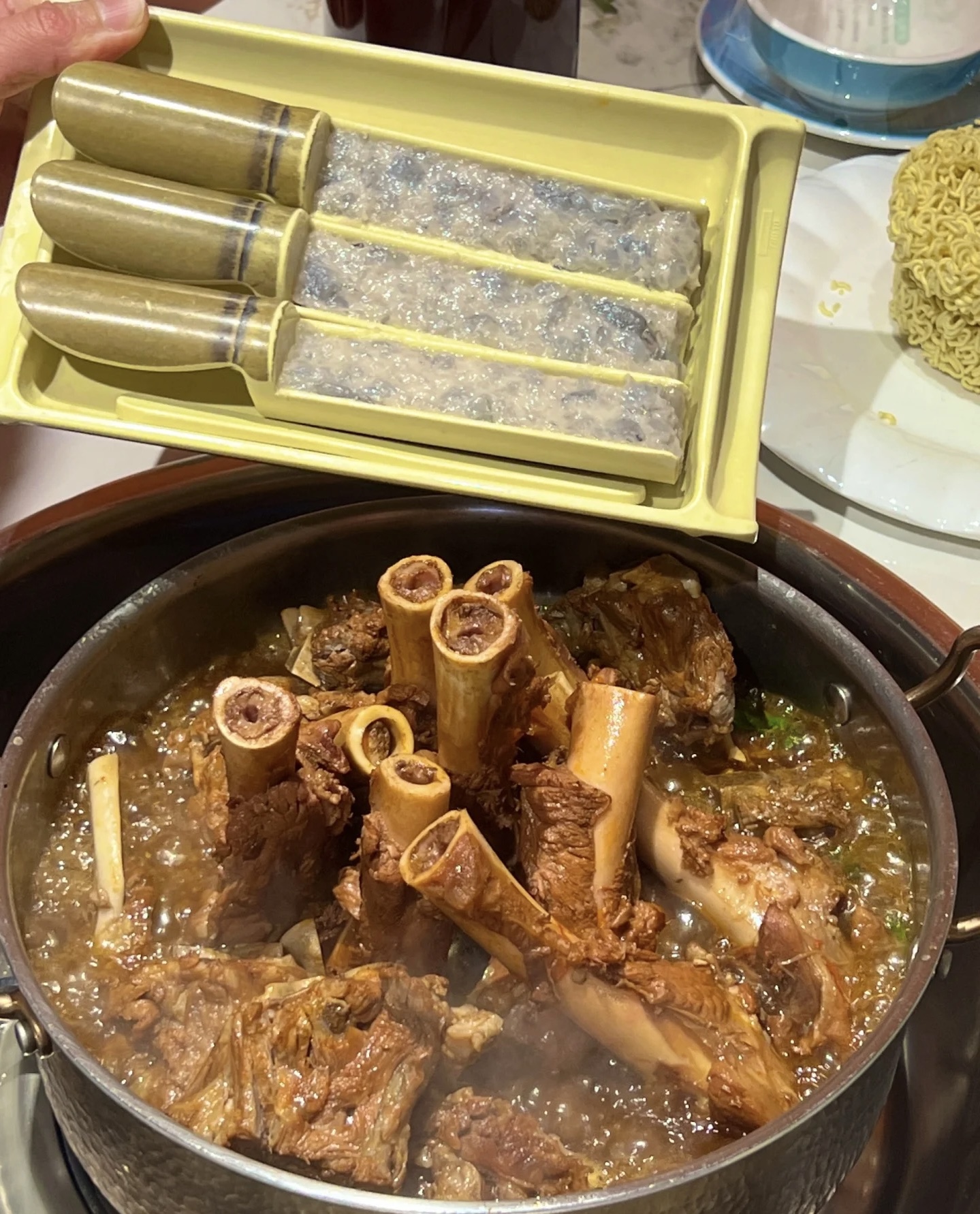 羊蝎子吃着满口香，大块的肉一啃就脱骨了， 配图3