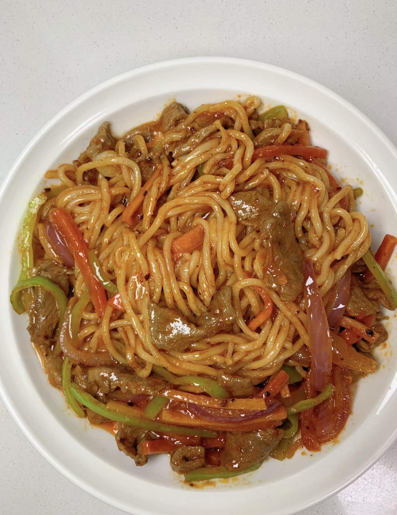 鲜嫩的牛肉与劲道的面条在锅中交融共舞，油 配图1