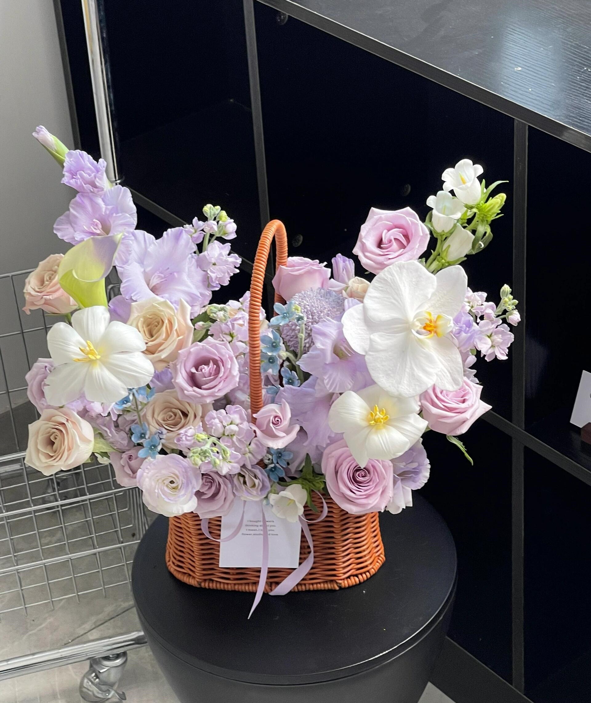 💜淡雅紫调温柔蔓延 手提花篮轻盈雅致 藏 配图2