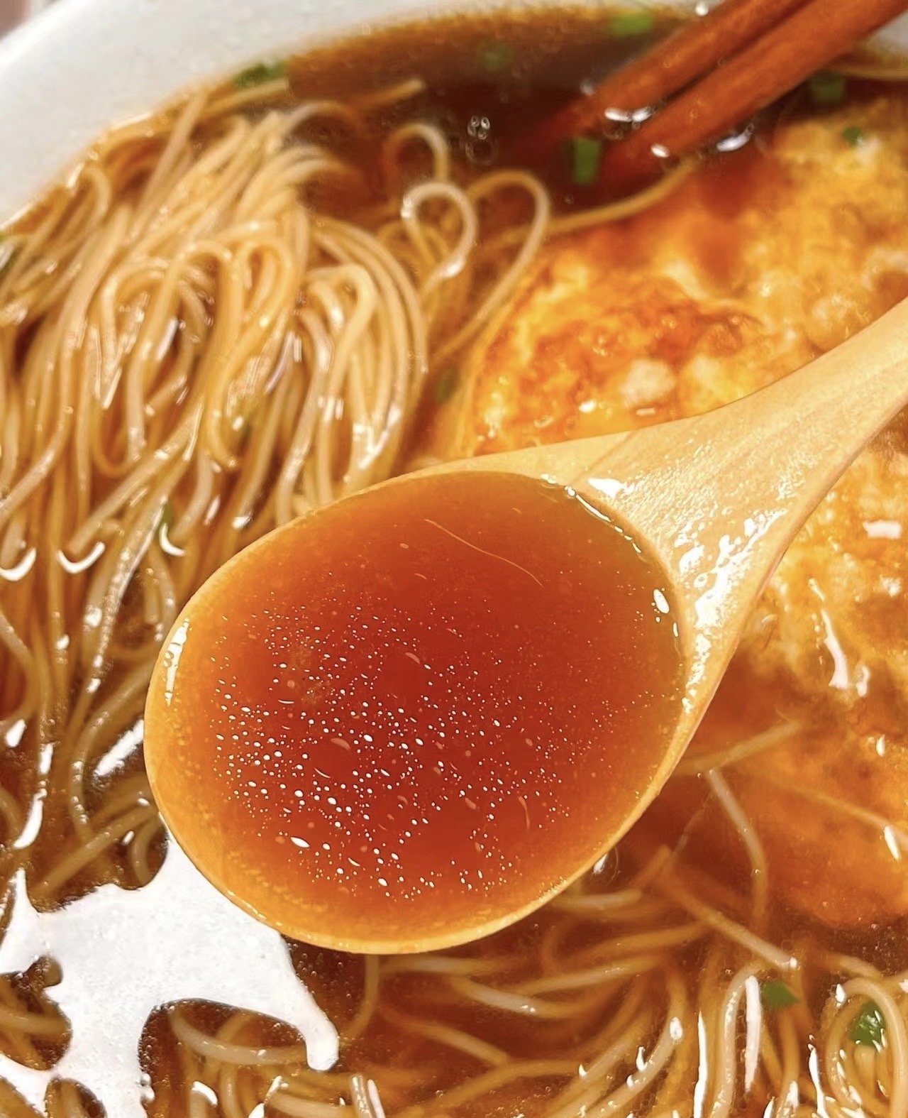 4️⃣细细的面条，在滚水中翻腾，捞出时带 配图3