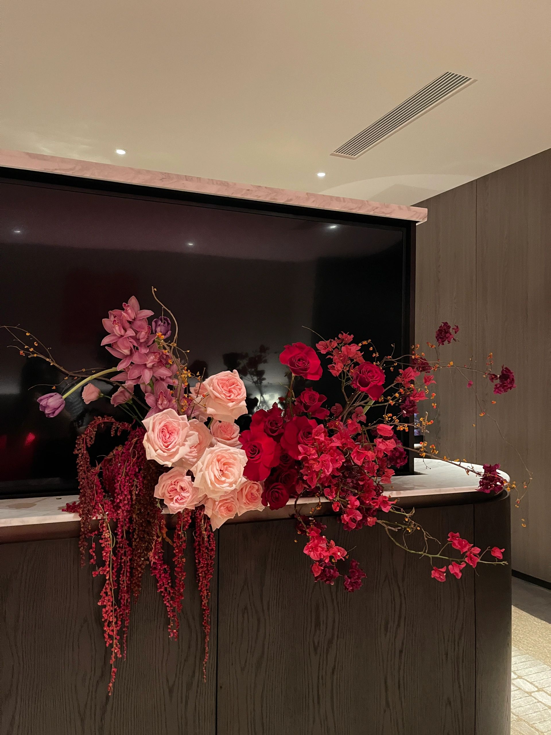客订婚房布置 高级又很有氛围感的婚房布置 配图3