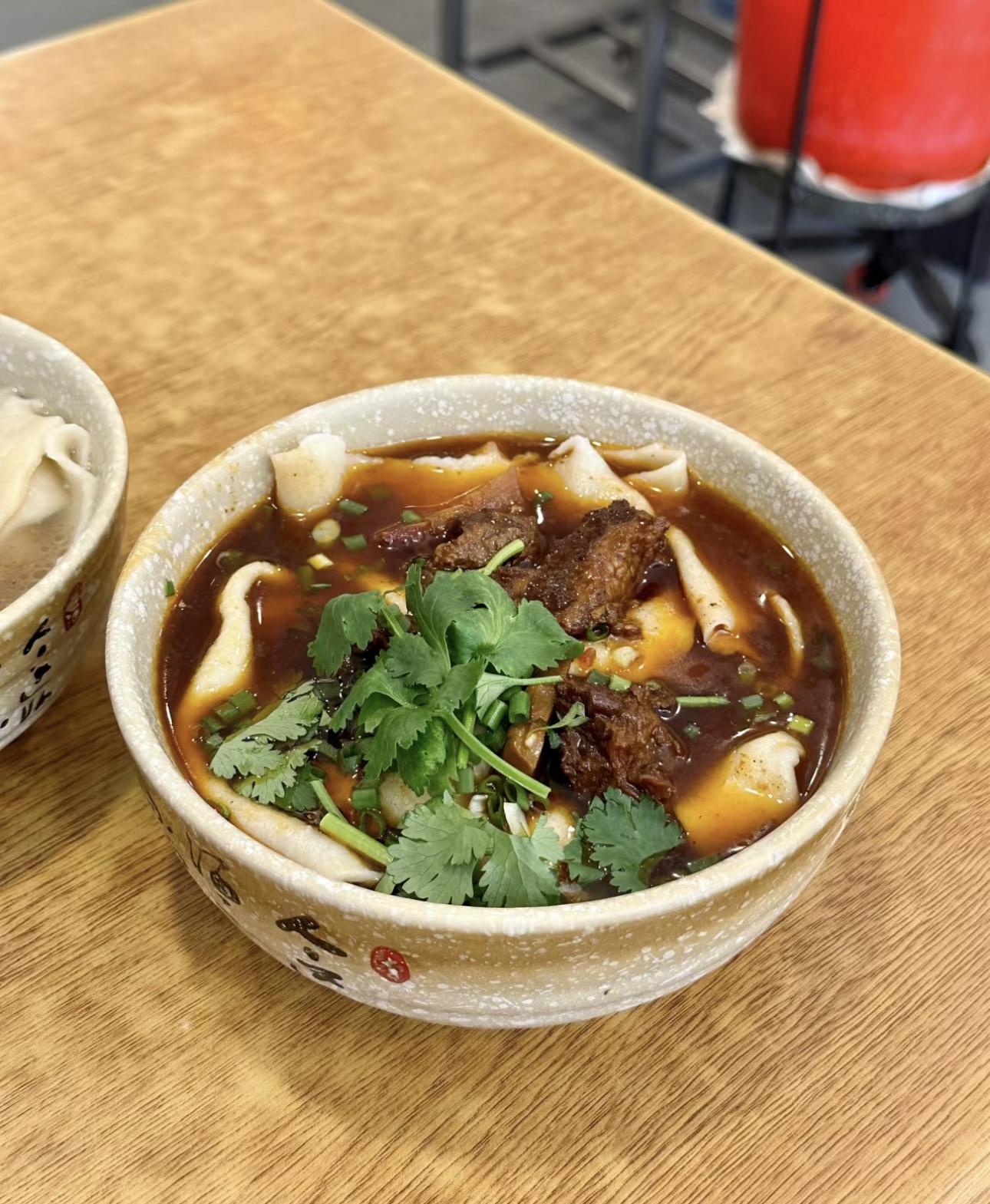 一碗铺盖面，入口的瞬间，面条的爽滑与劲道 配图1