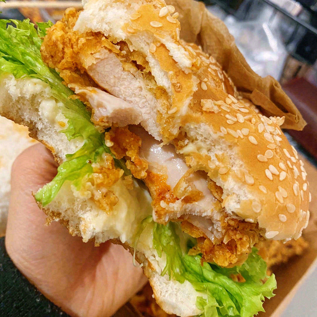 鸡腿肉炸的外皮特别脆🧡同时肉质鲜嫩多汁， 配图1