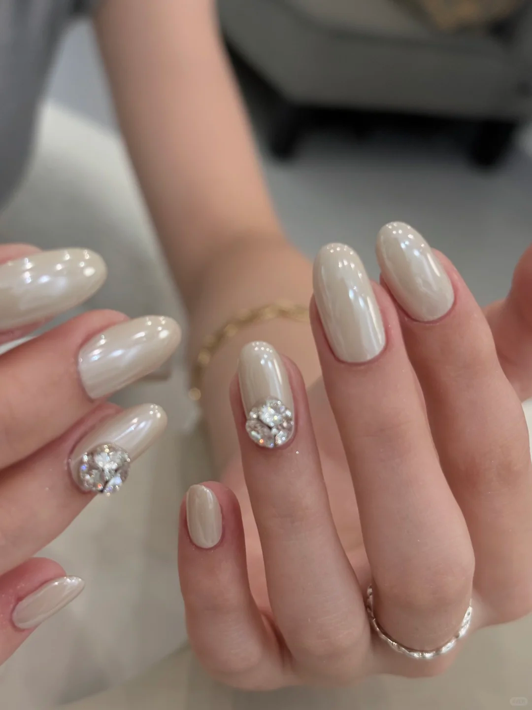 珍珠白海莉甲💅 爱死了这简单干净的高级感 配图1