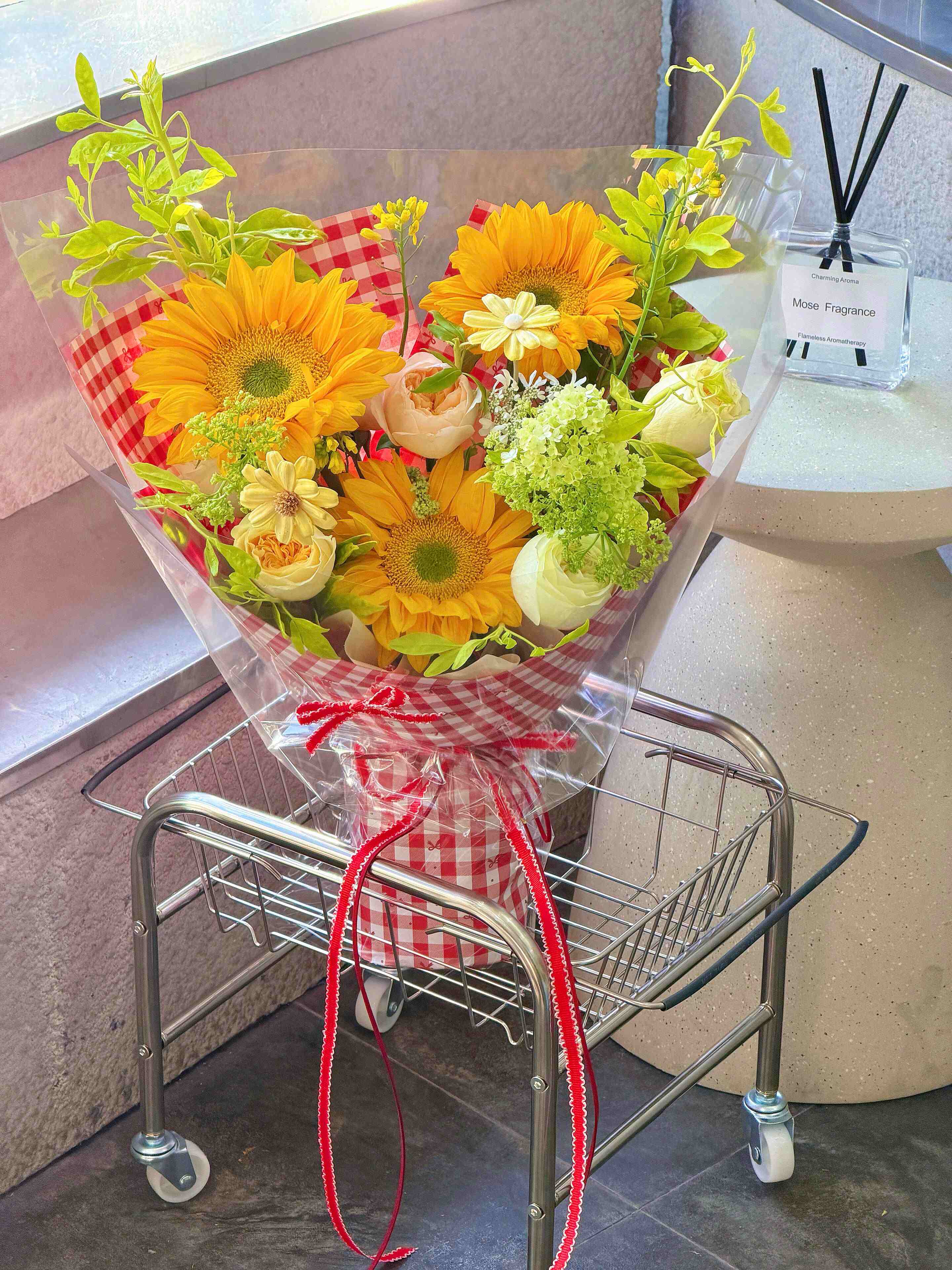 复古红格纹衬得向日葵更加明亮 🌻🌻🌻元气 配图1