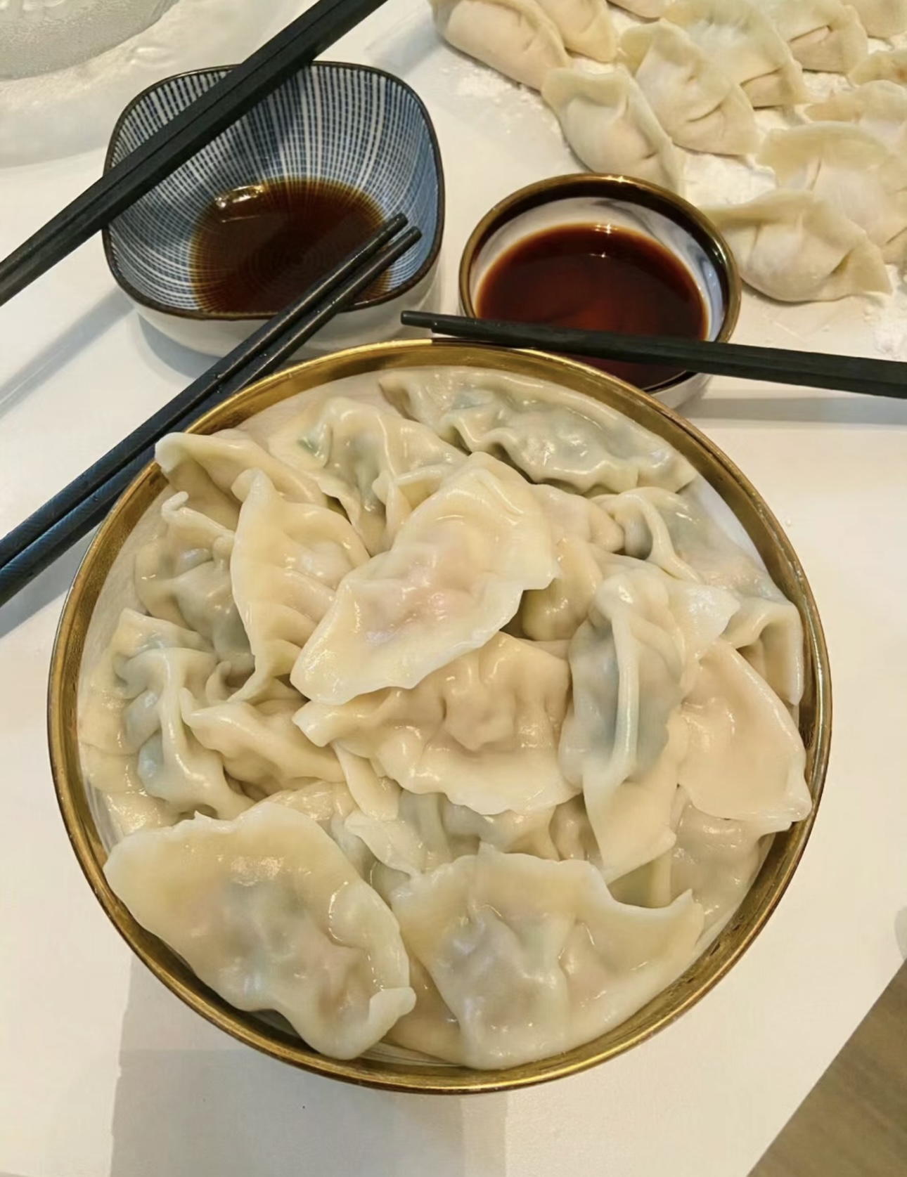 饺子，凝聚着手工的温情。面皮柔软，馅料丰 配图1
