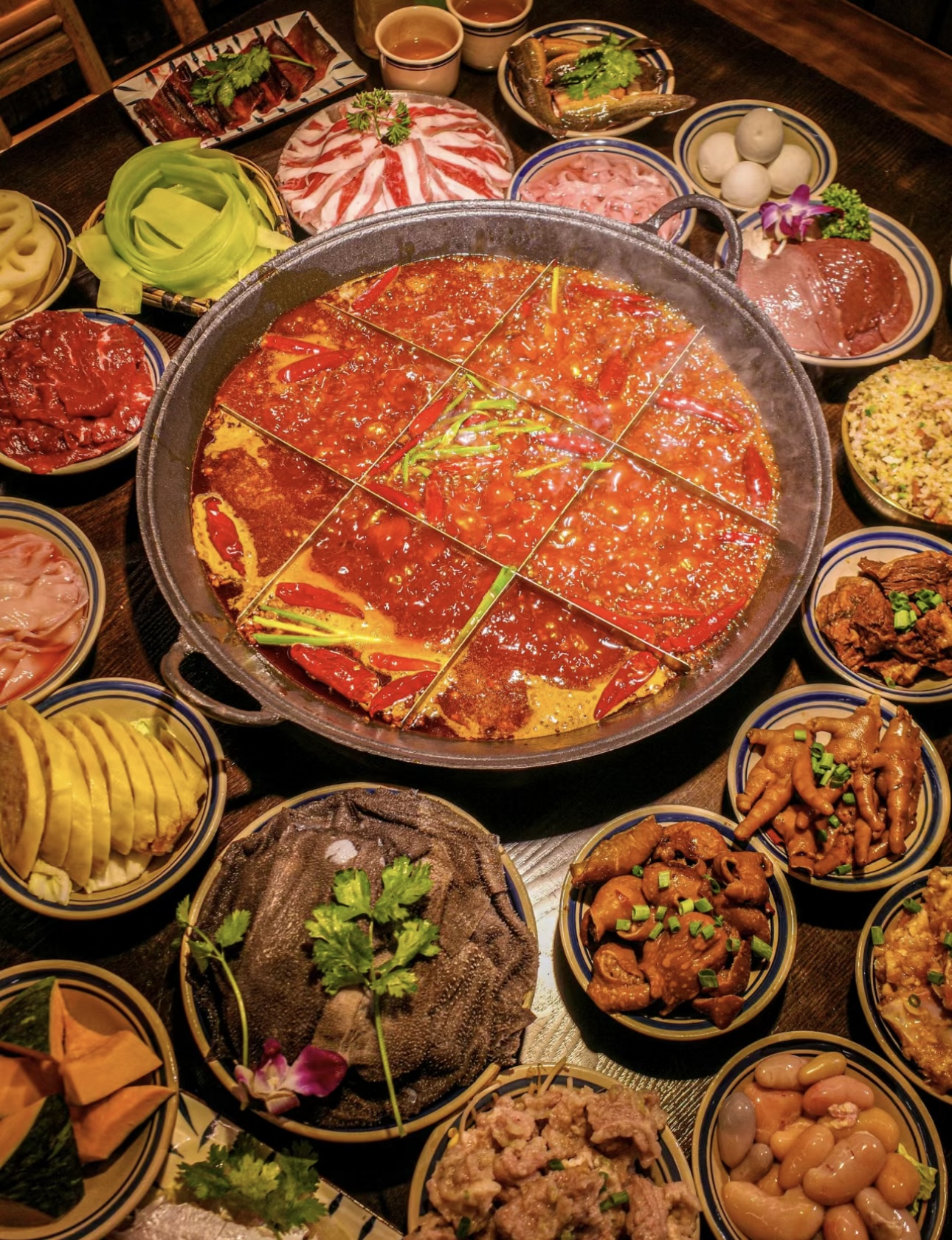 九宫格火锅，九个格子九种快乐。一格一格涮 配图1