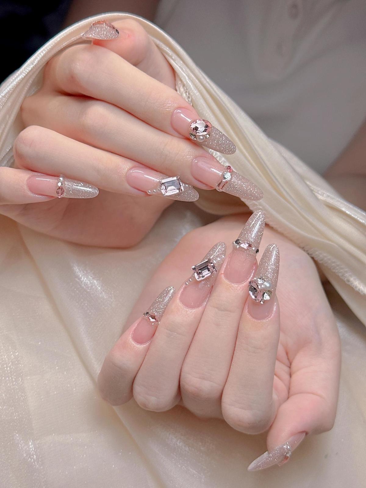 📮漂亮的美甲 如此温柔的指尖美态 是个女