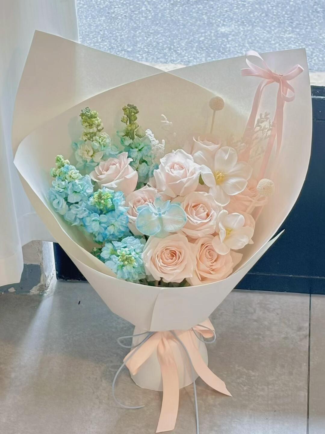 粉粉嫩嫩的玫瑰🌸 搭配清冷感💙的紫罗兰  配图2