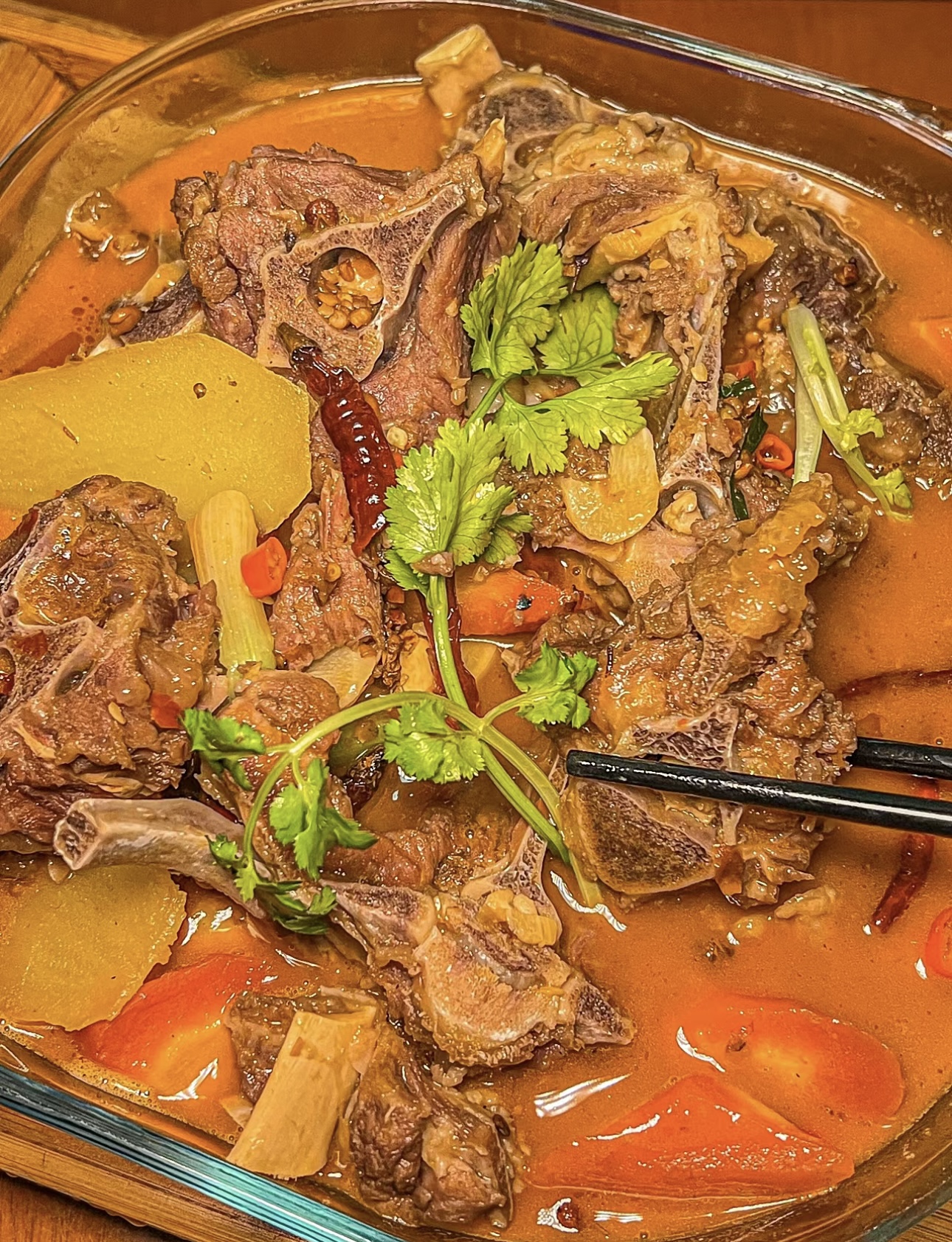羊蝎子火锅，美味非凡。鲜嫩的羊肉，丰富的 配图2
