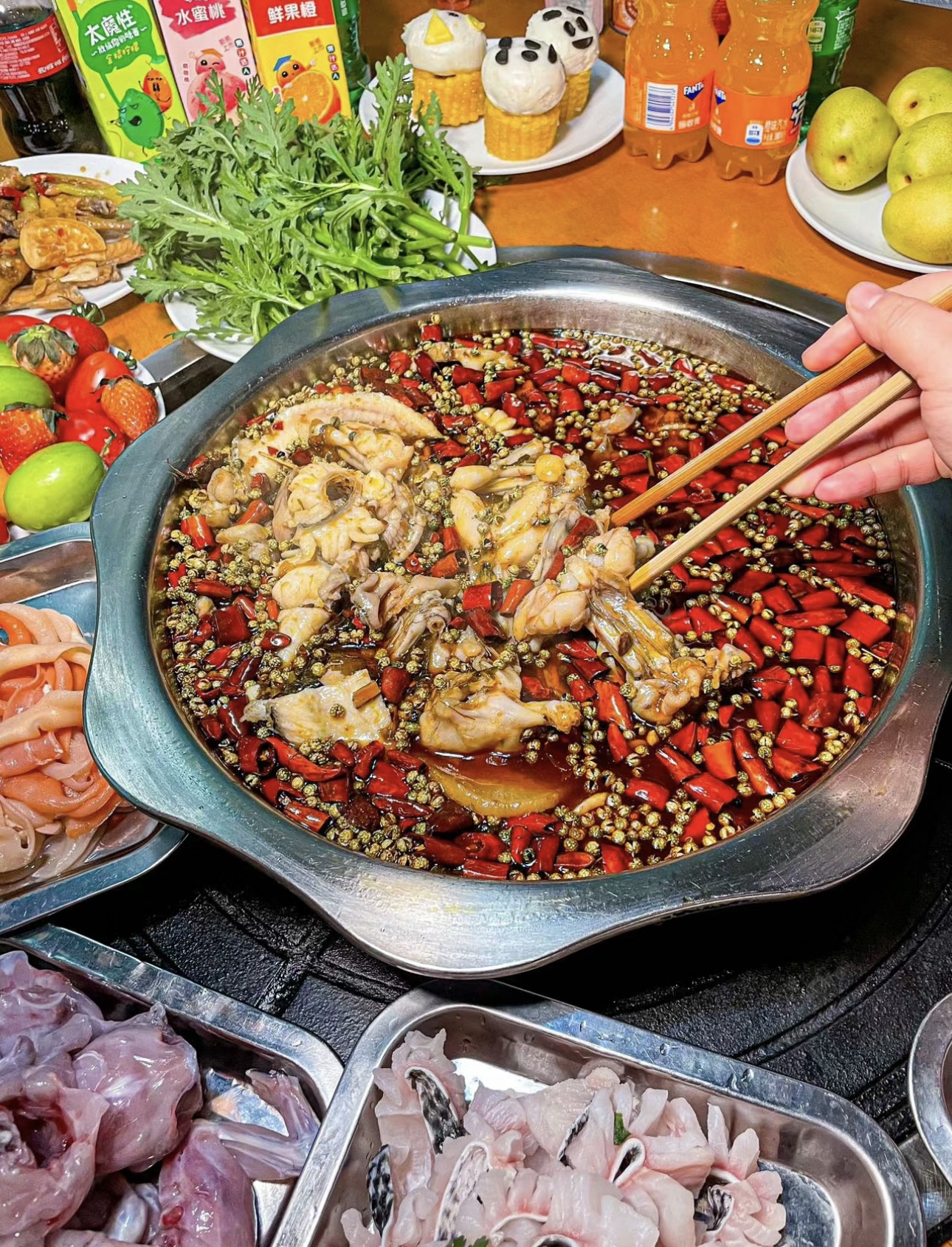 鱼蛙火锅，鱼的鲜美与蛙的鲜嫩完美结合，在 配图2