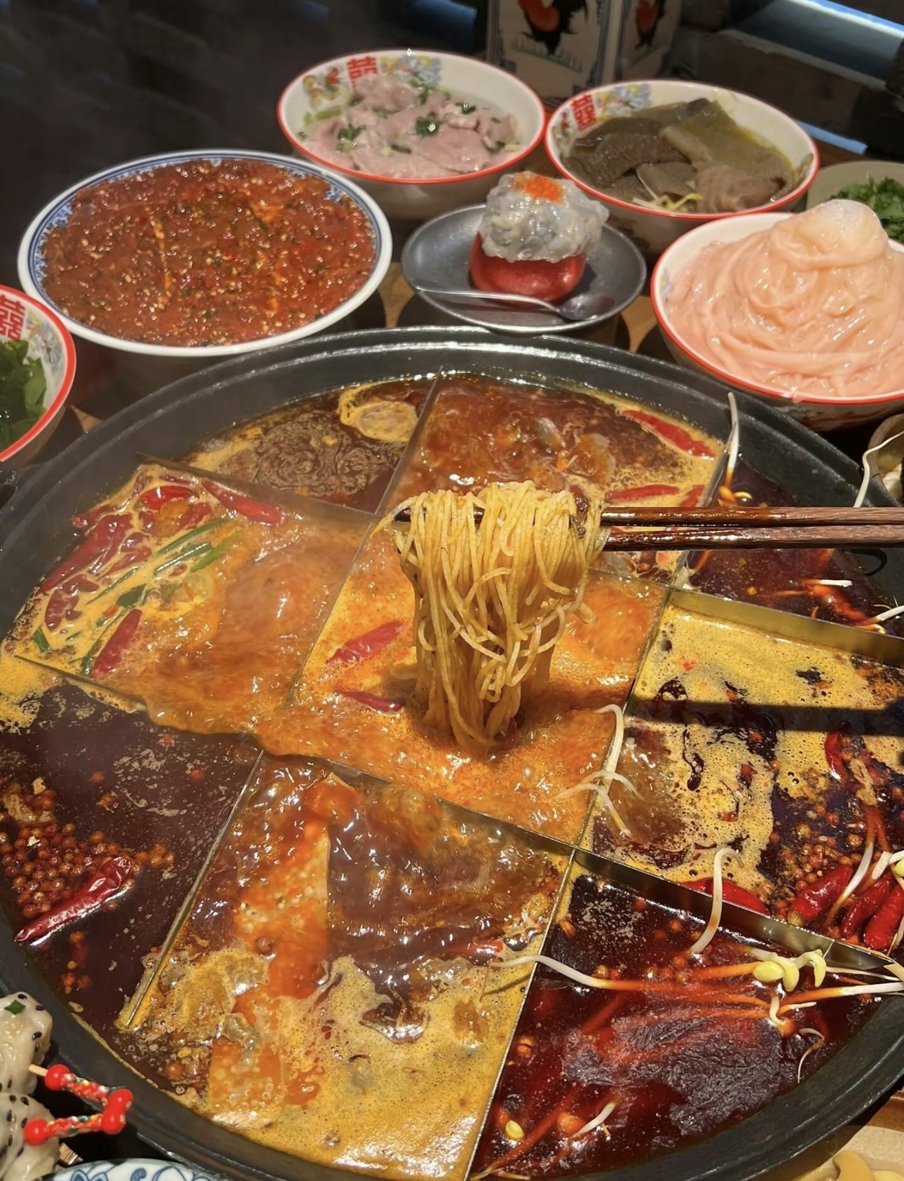 吸引你的首先是信任，惊艳你的最终是品质。 配图2